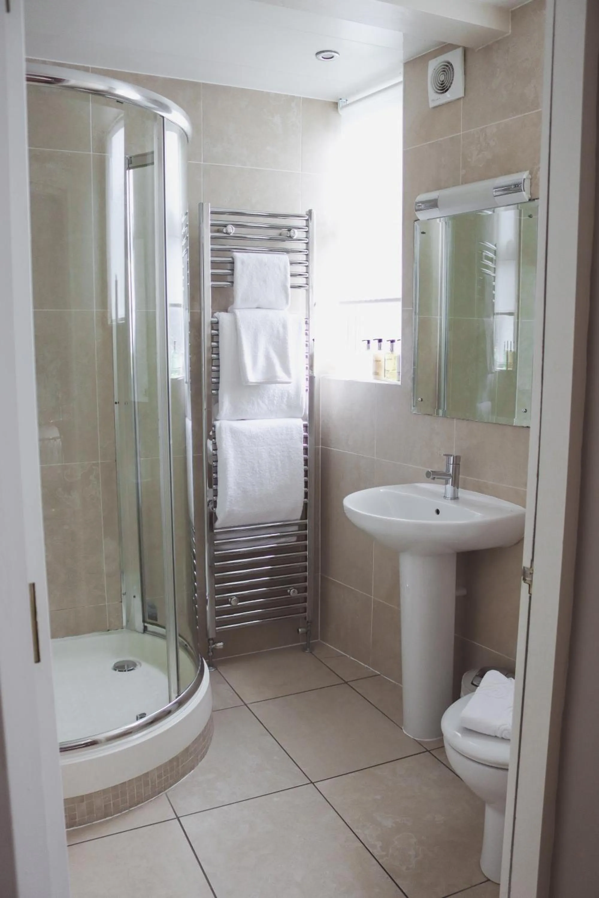 Longlands Inn & Cottages