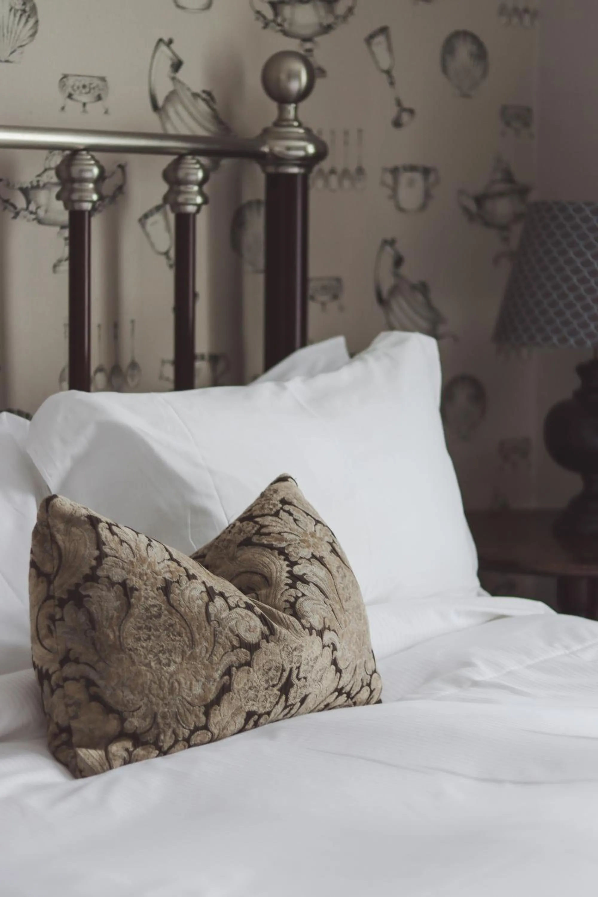 Bed in Longlands Inn & Cottages