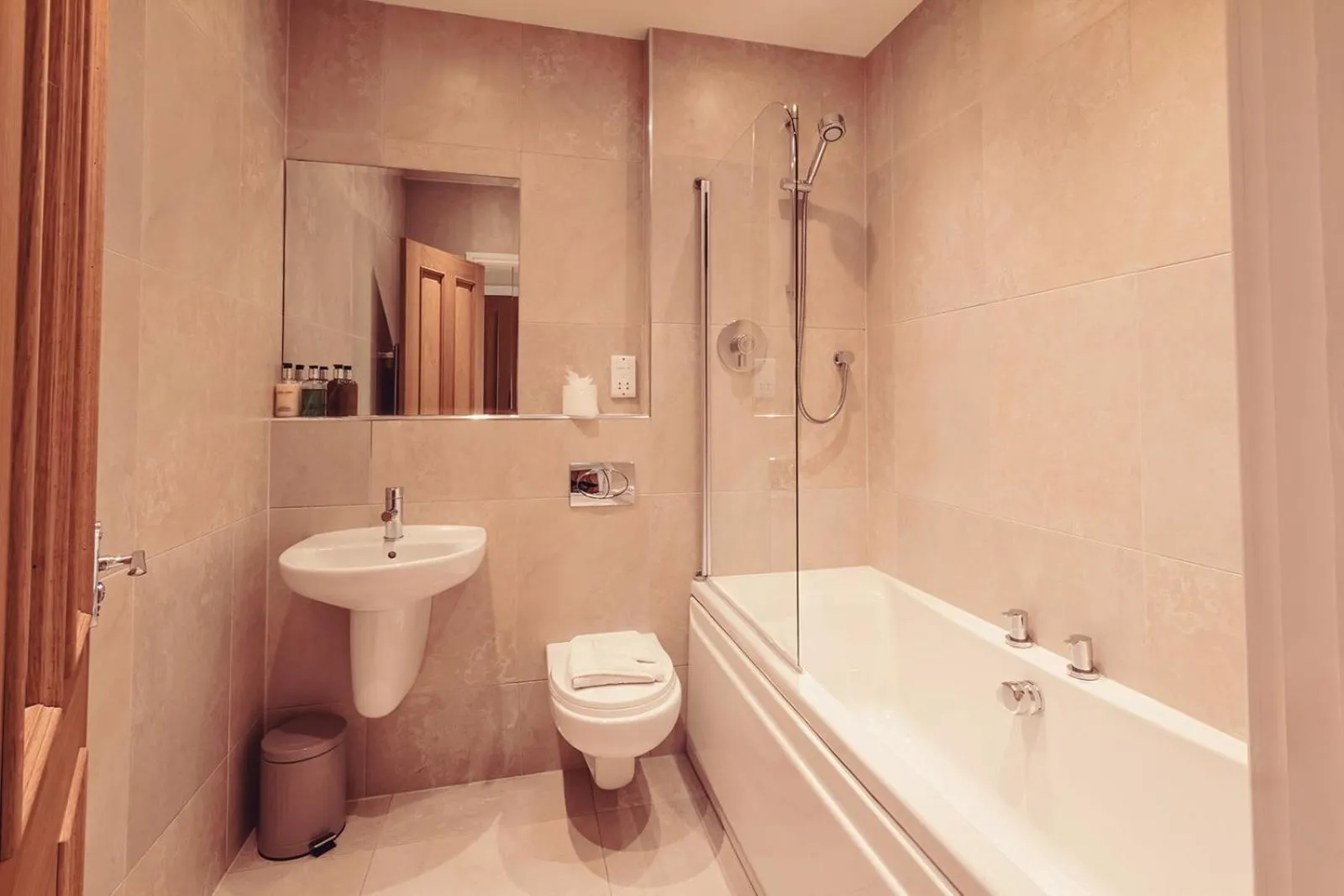 Longlands Inn & Cottages