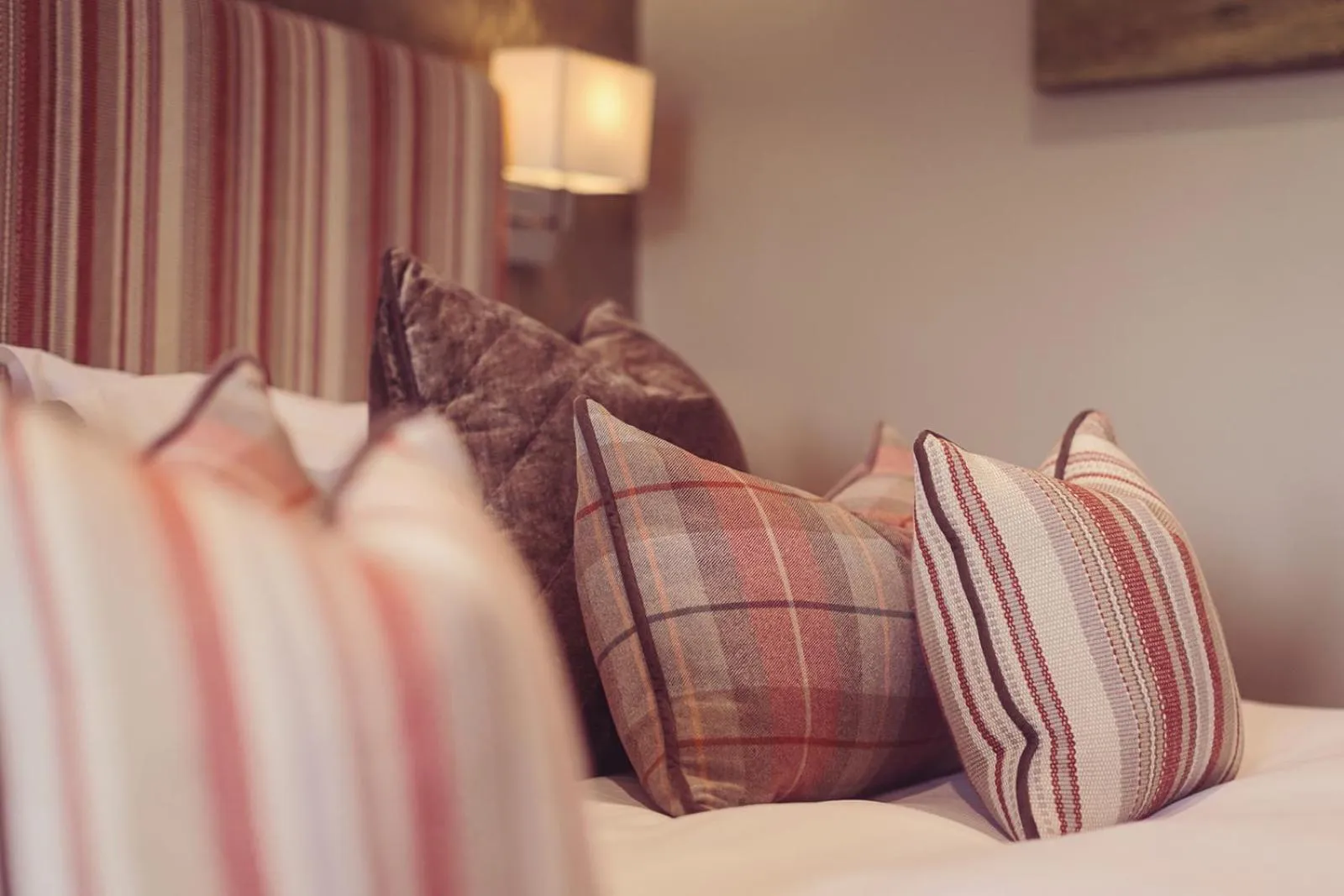 Bed in Longlands Inn & Cottages