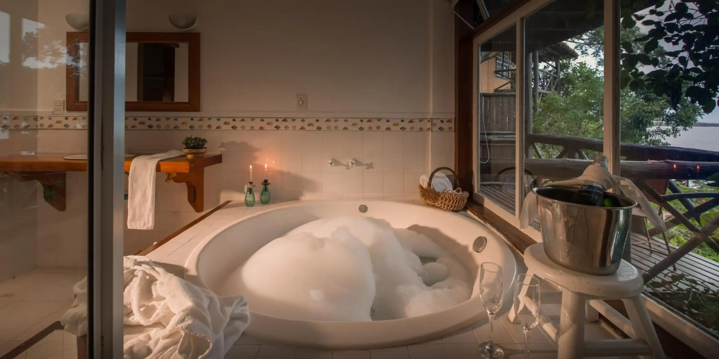 King Room with Spa Bath in Pousada Enseada das Garças King Room with Spa Bath in Pousada Enseada das Garças