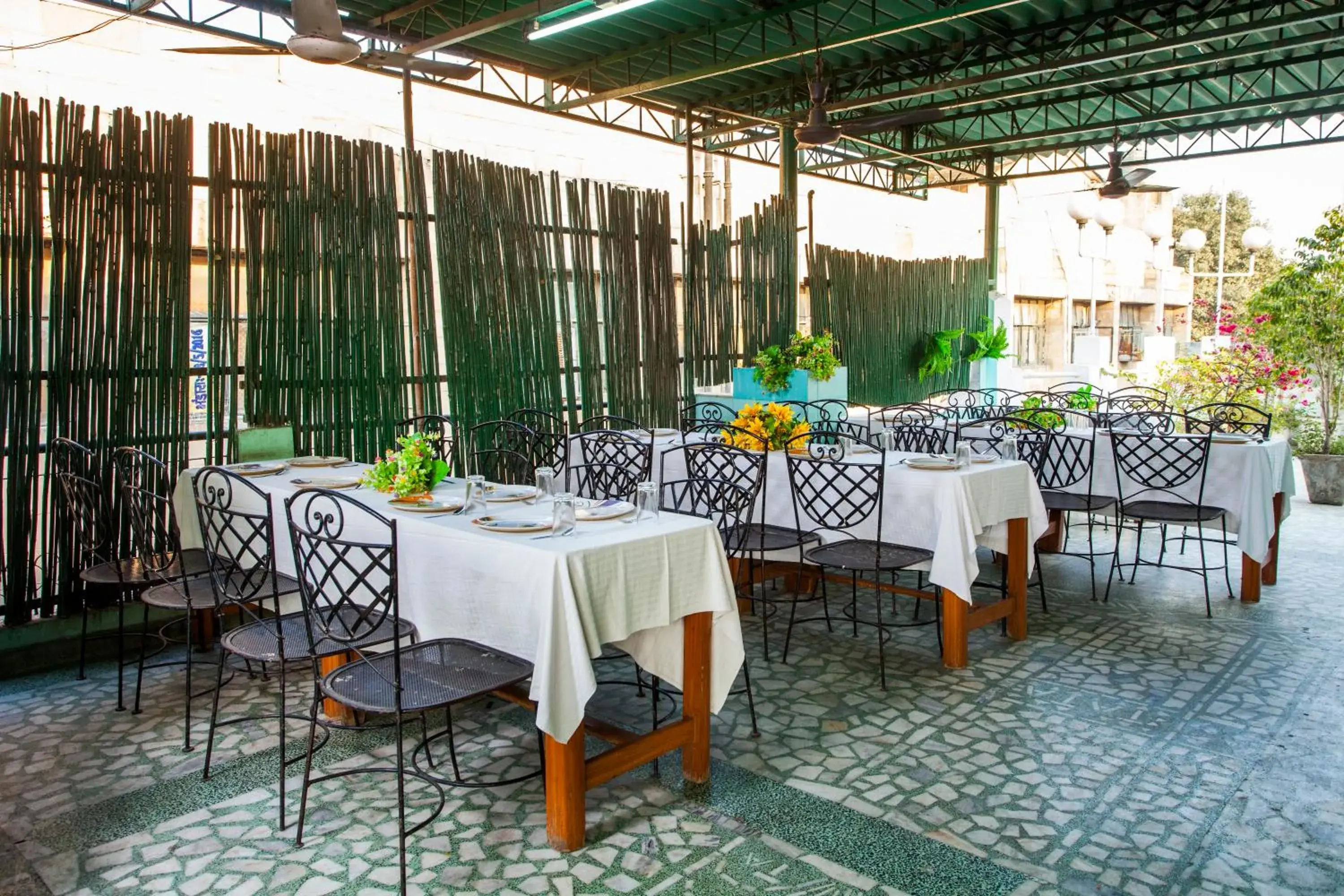 Restaurant/places to eat in Hotel Sunshine Restaurant/places to eat in Hotel Sunshine