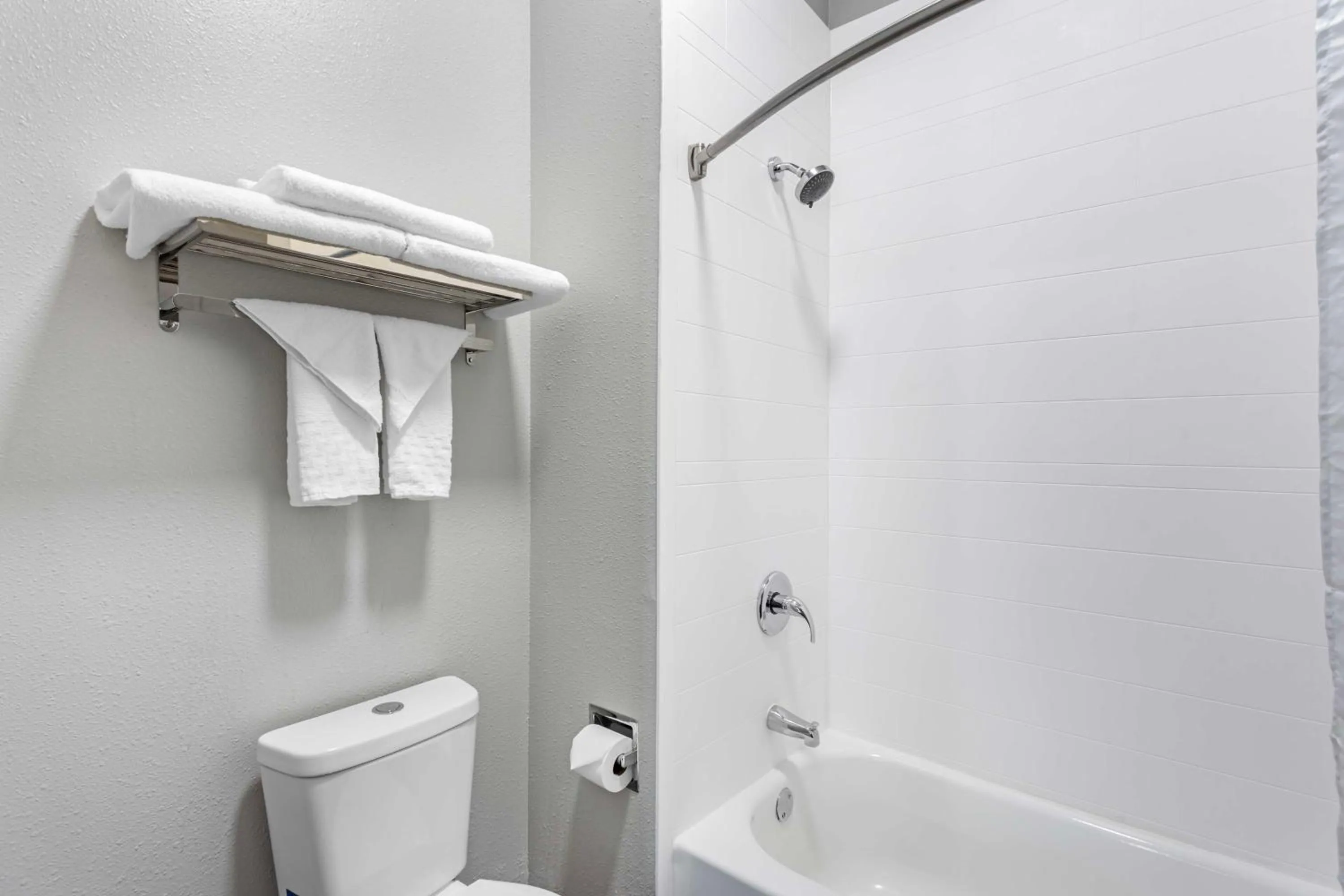 Bathroom in Best Western Chambersburg