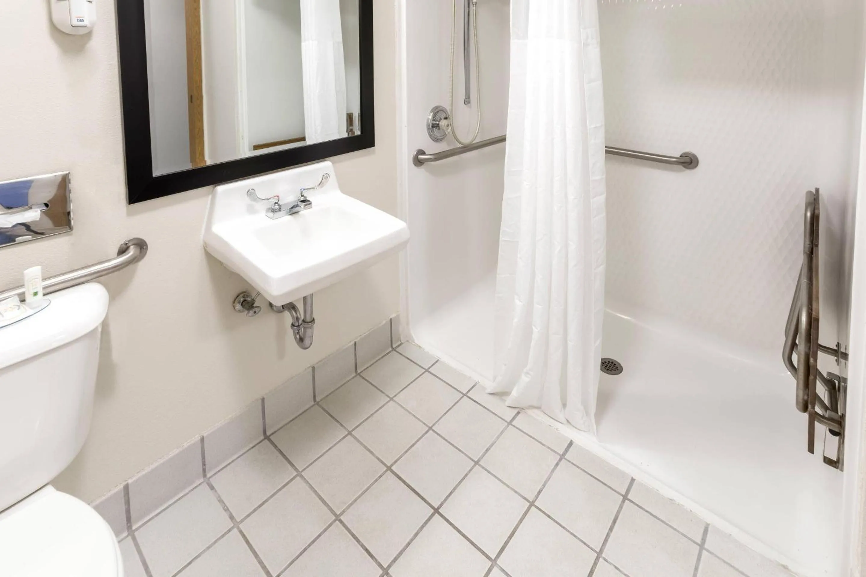 Bedroom in Quality Inn Rochelle