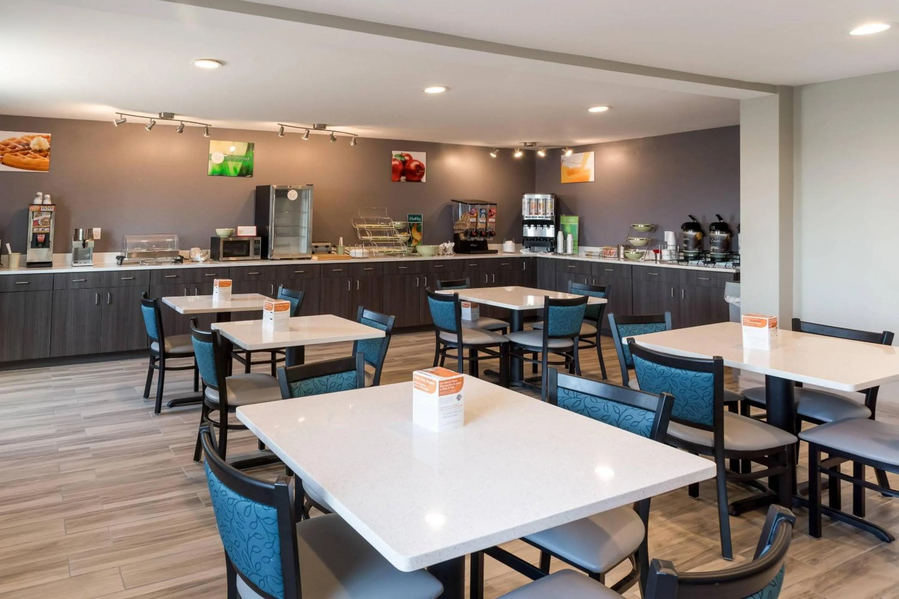 Breakfast in Quality Inn Rochelle