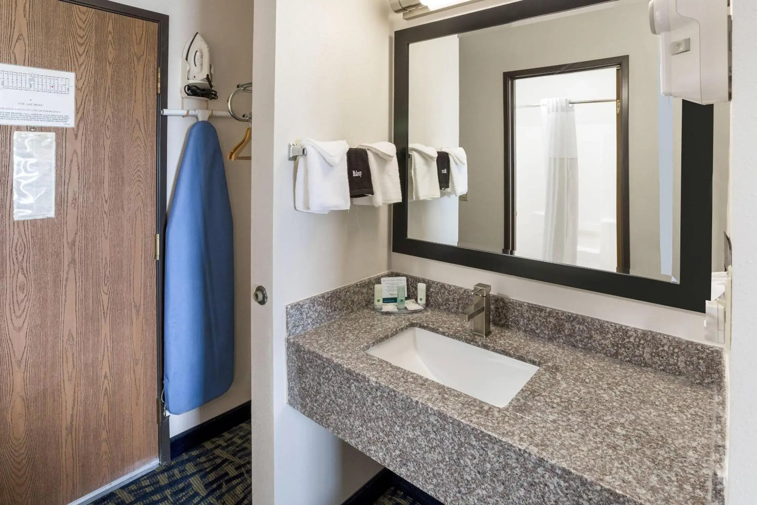 Bedroom in Quality Inn Rochelle Bedroom in Quality Inn Rochelle