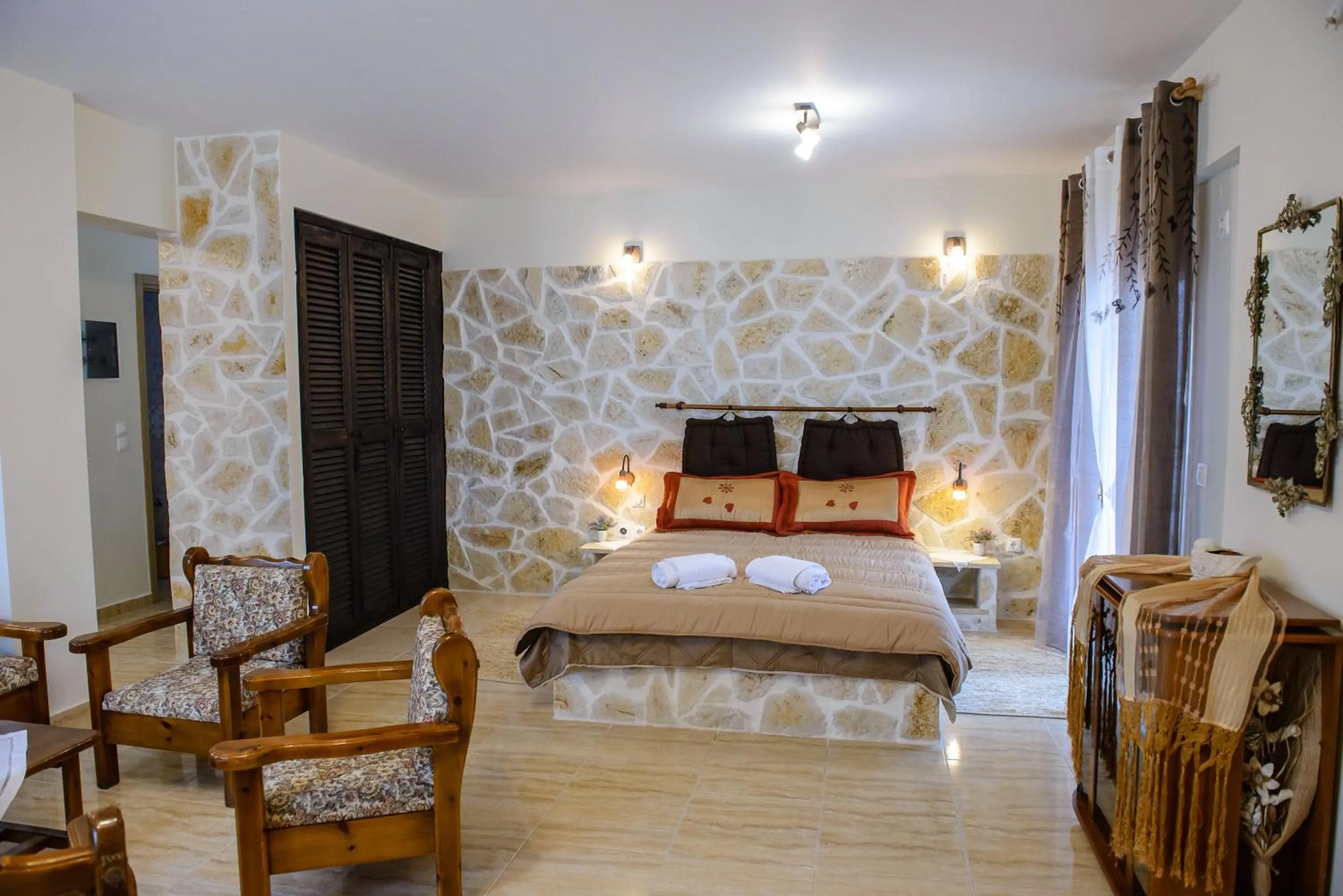 Photo of the whole room, Bed in Artemissoula near airport