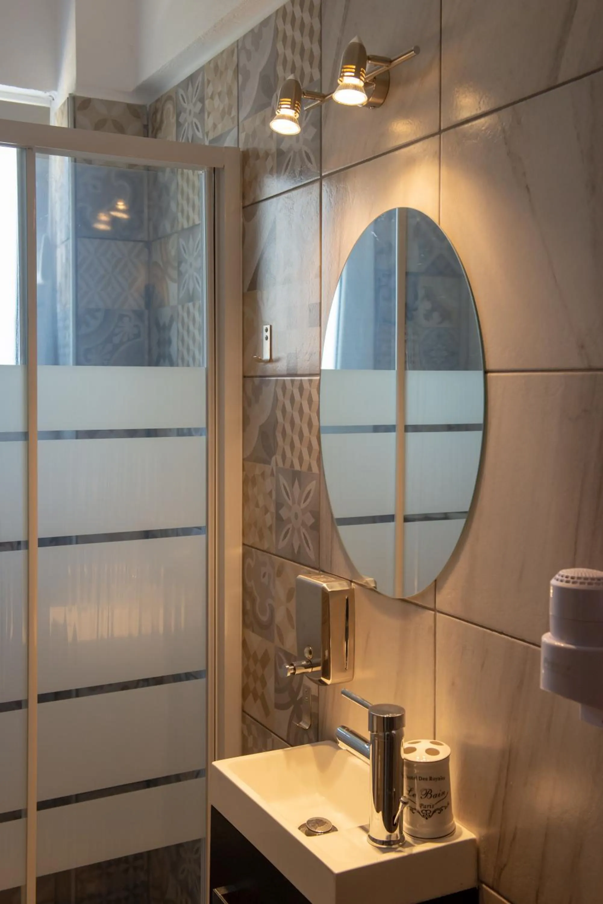 Bathroom in Artemissoula near airport