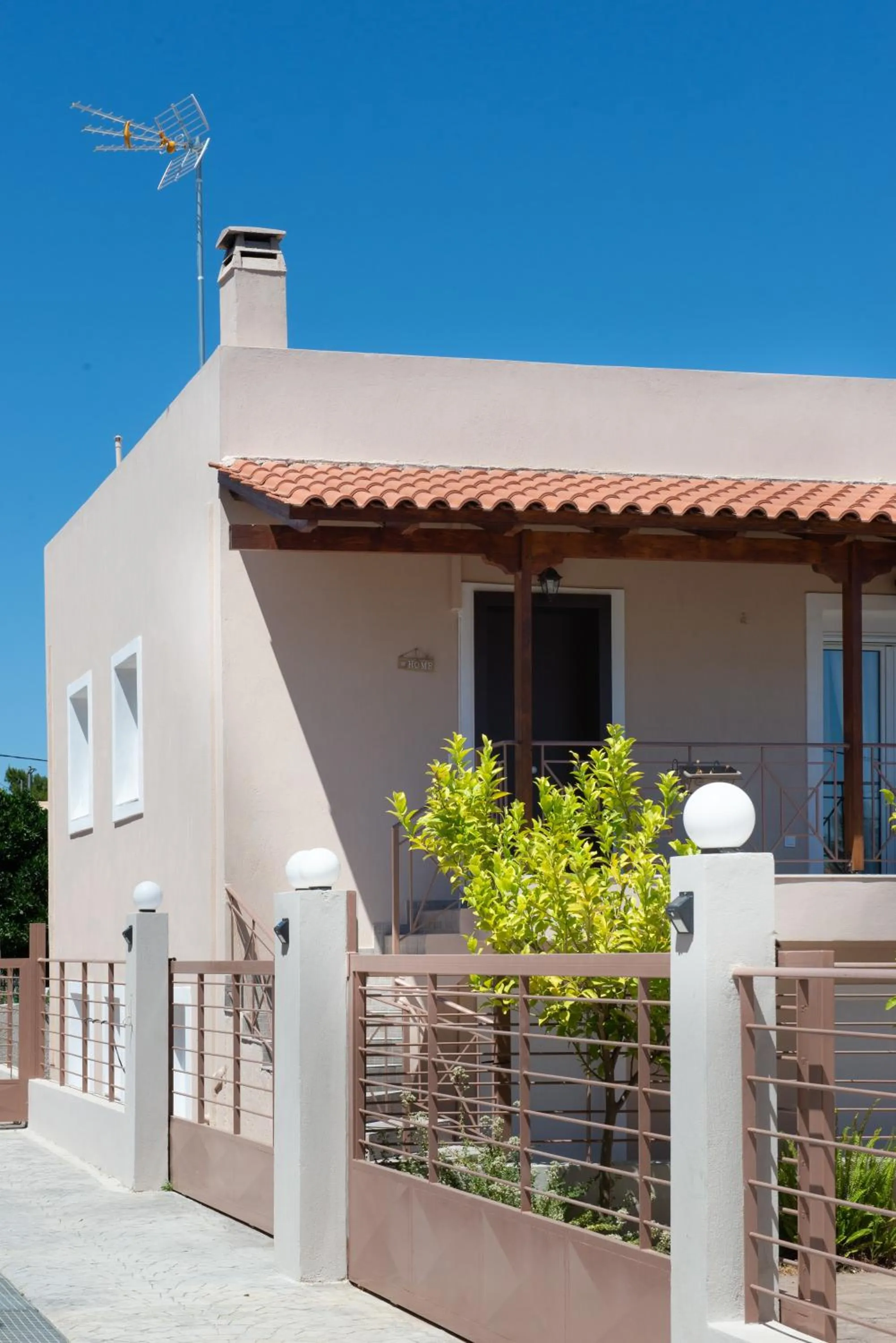 Facade/entrance in Artemissoula near airport