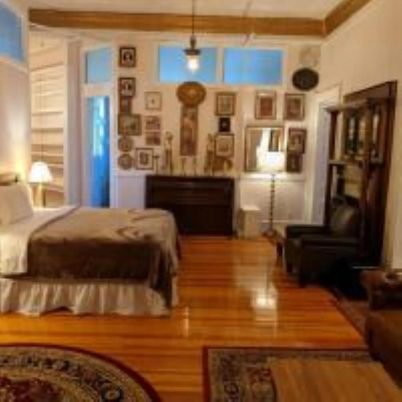 Bed in Amsterdam Castle NY