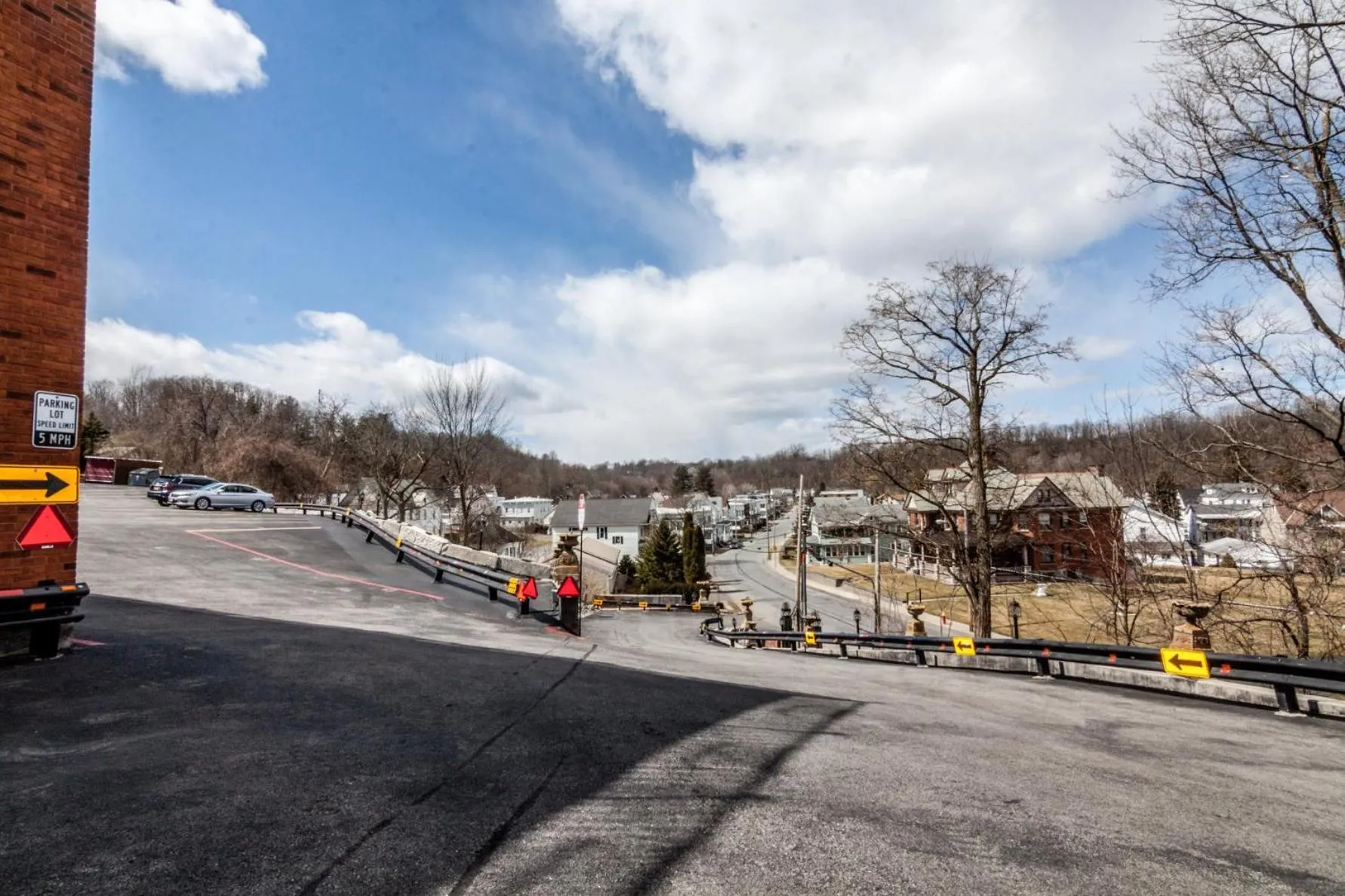Parking in Amsterdam Castle NY