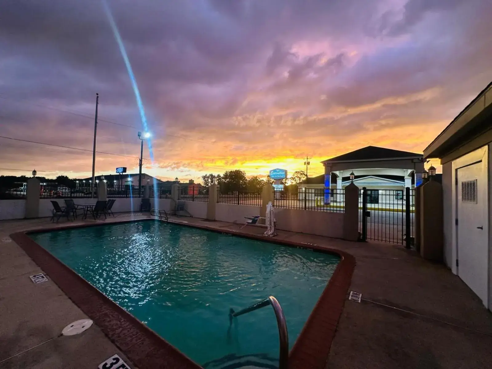 Swimming pool in Executive Inn & Suites West Columbia Swimming pool in Executive Inn & Suites West Columbia