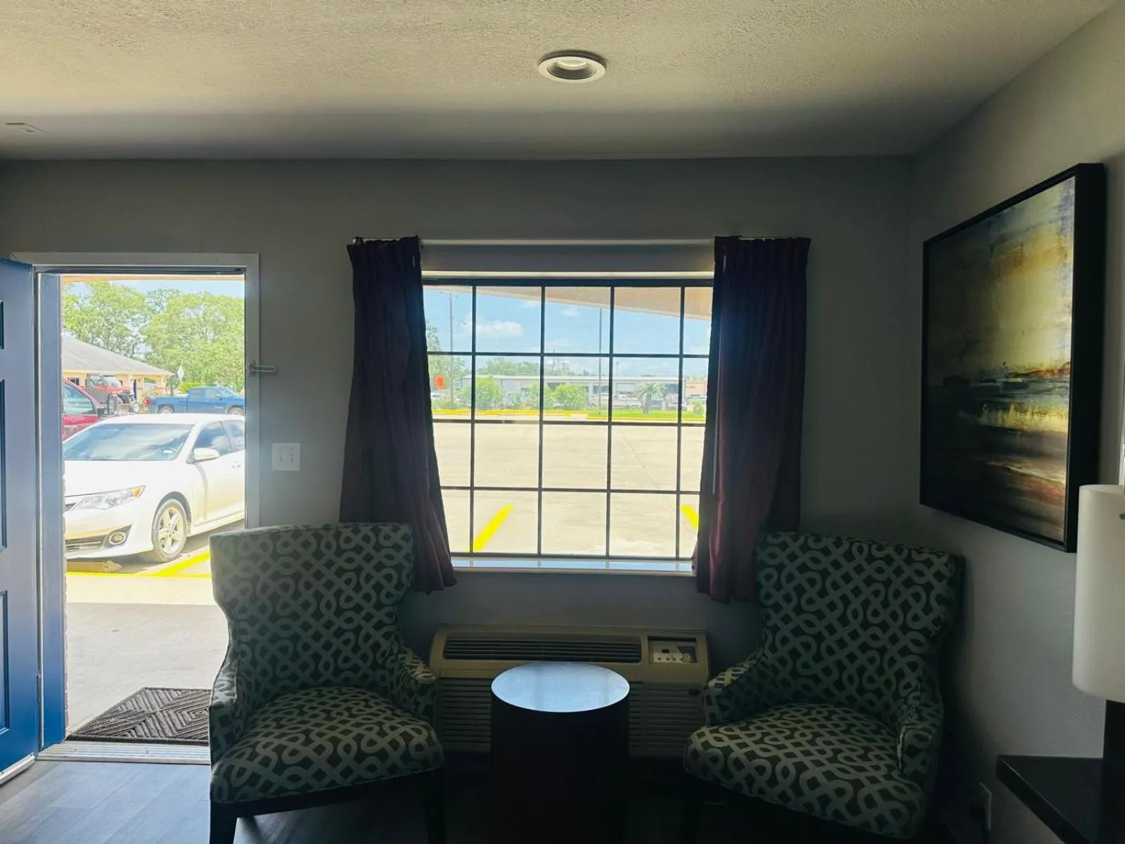 Seating area in Executive Inn & Suites West Columbia