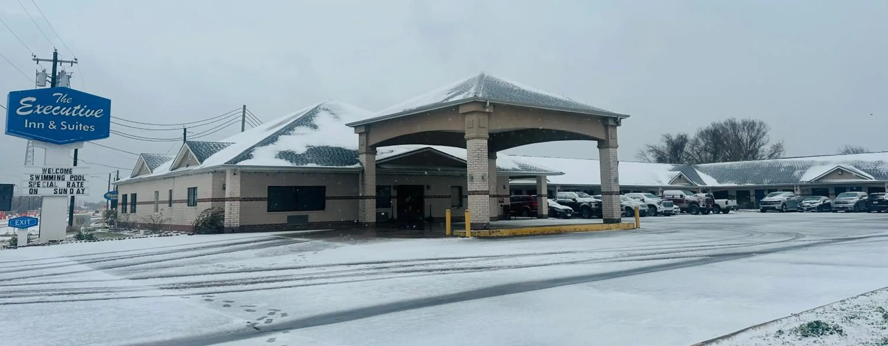 Property building in Executive Inn & Suites West Columbia Property building in Executive Inn & Suites West Columbia