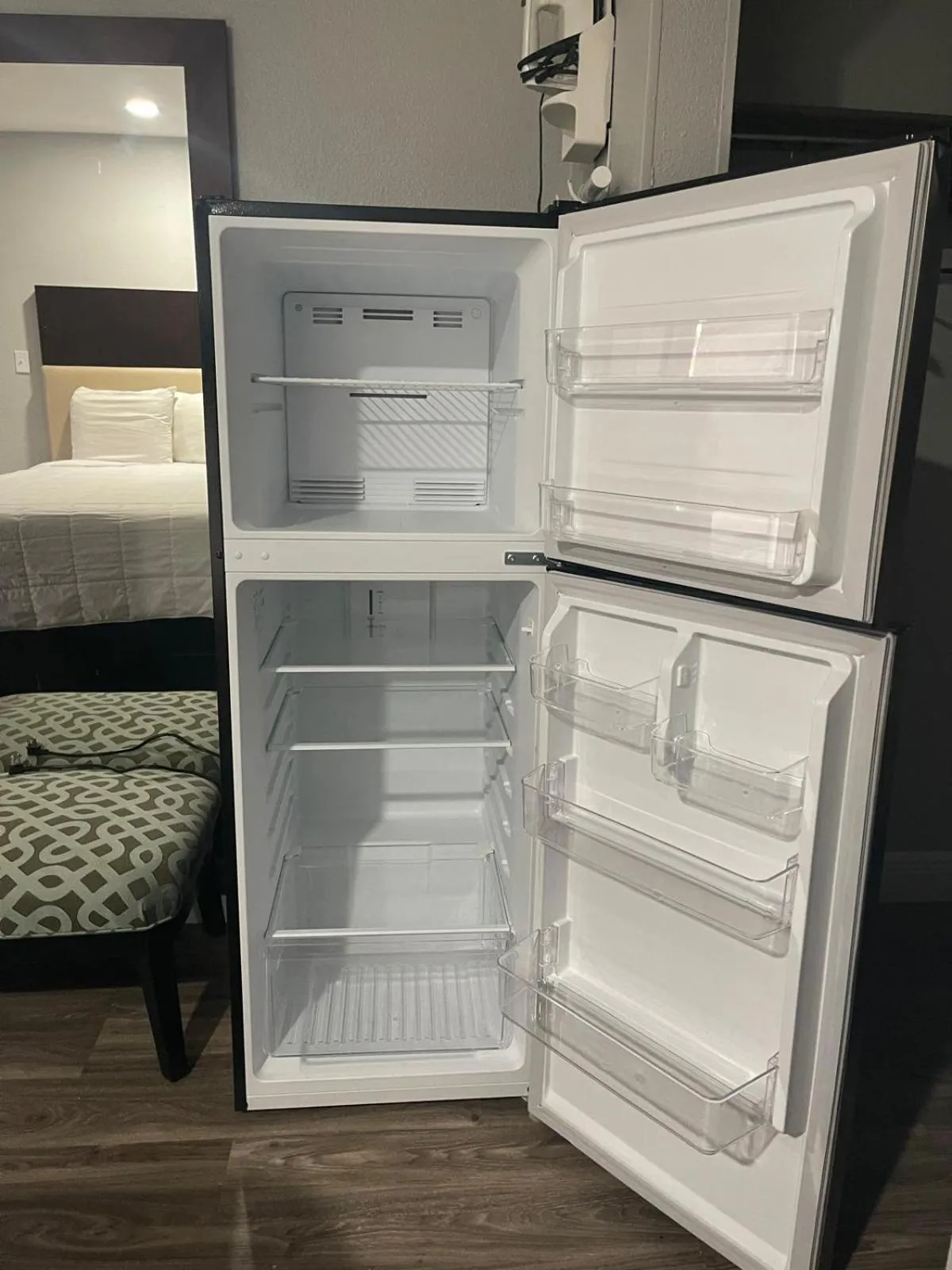 Bed in Executive Inn & Suites West Columbia