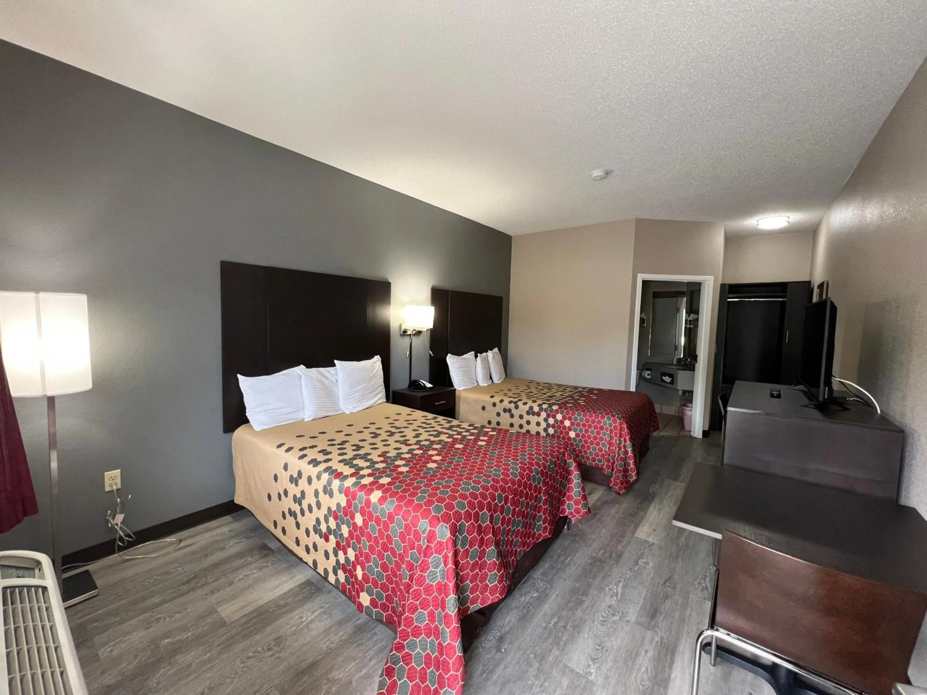 Photo of the whole room, Bed in Scottish Inns Ronks