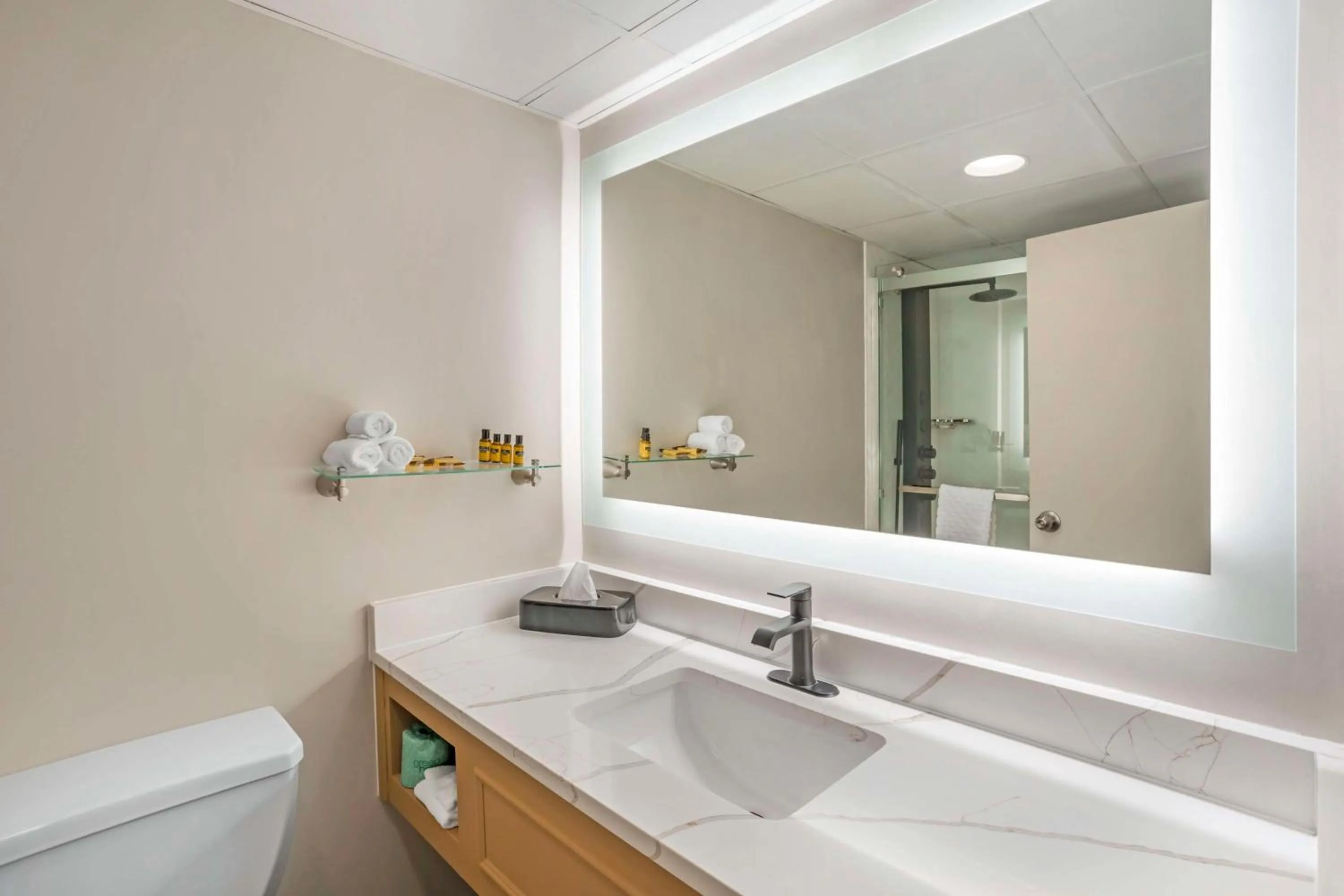 Bathroom in Holiday Inn Express York, an IHG Hotel