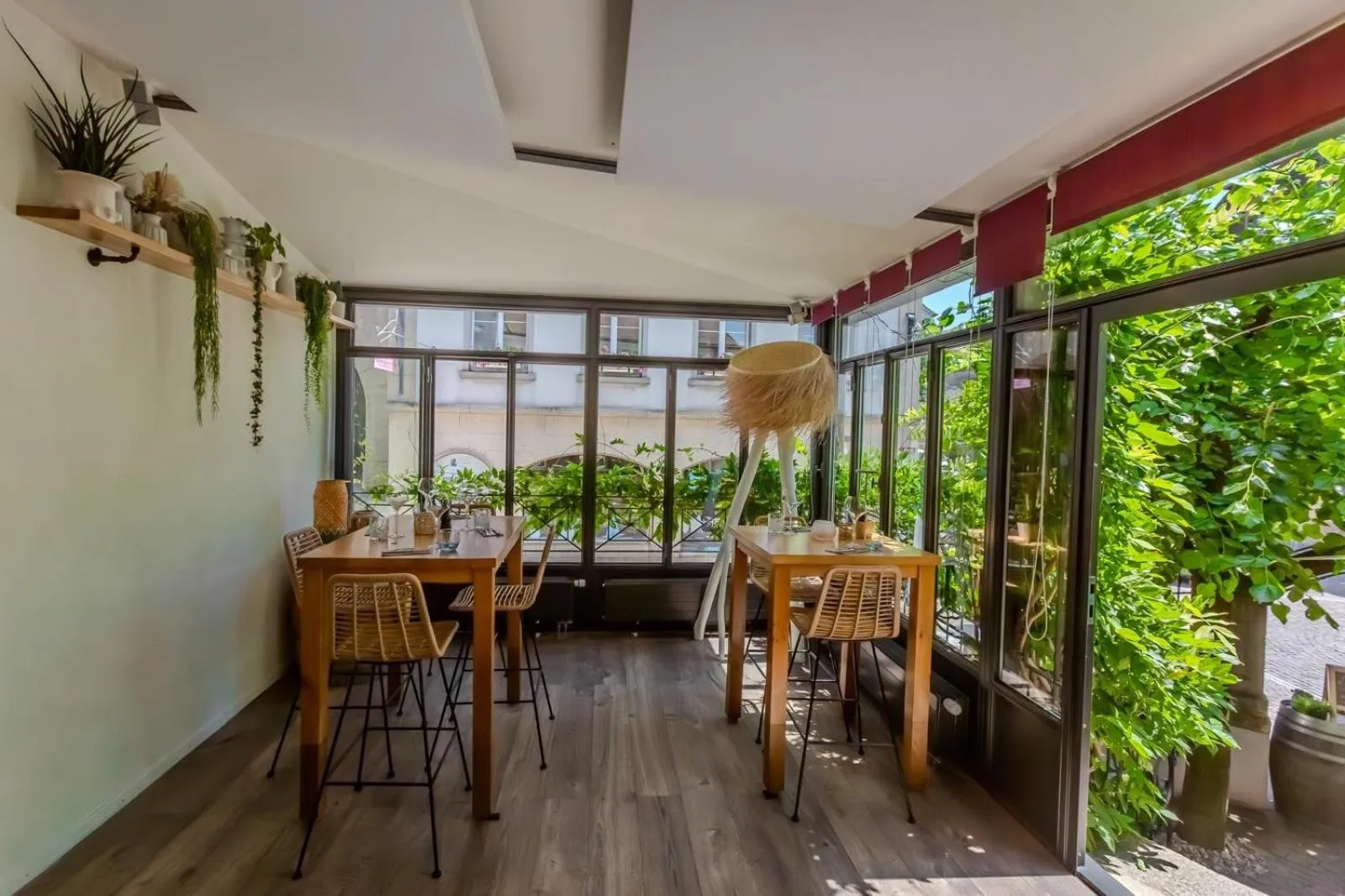 Restaurant/places to eat in Le Rive Sud