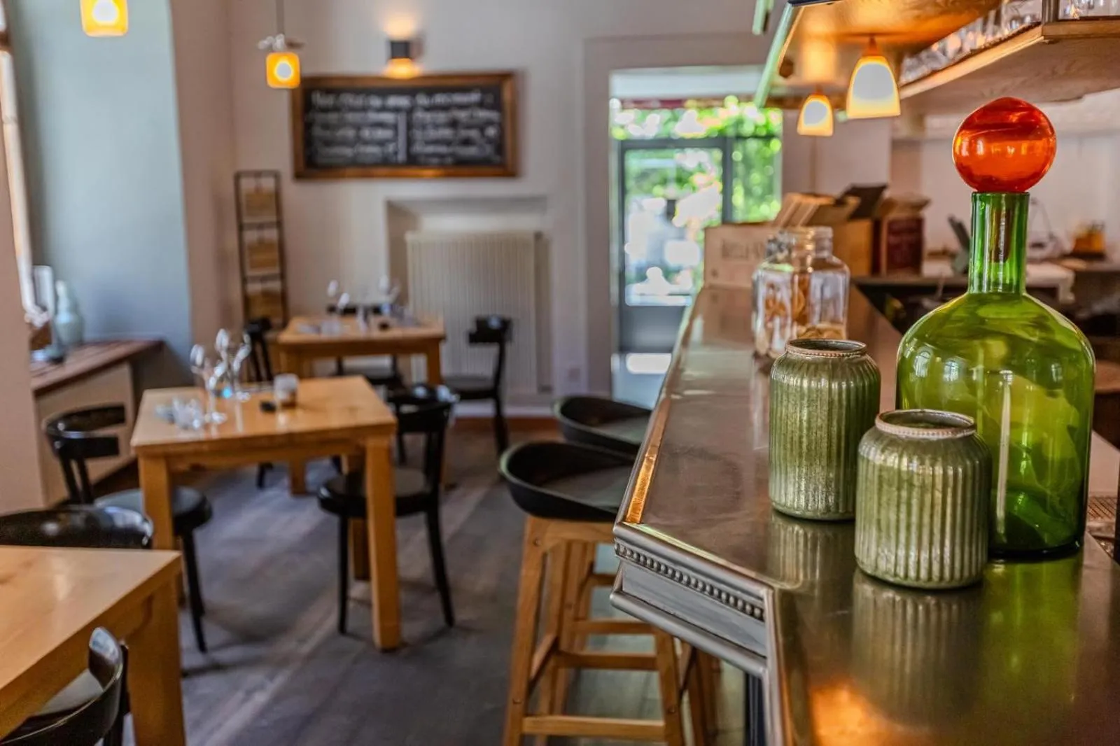 Restaurant/places to eat in Le Rive Sud