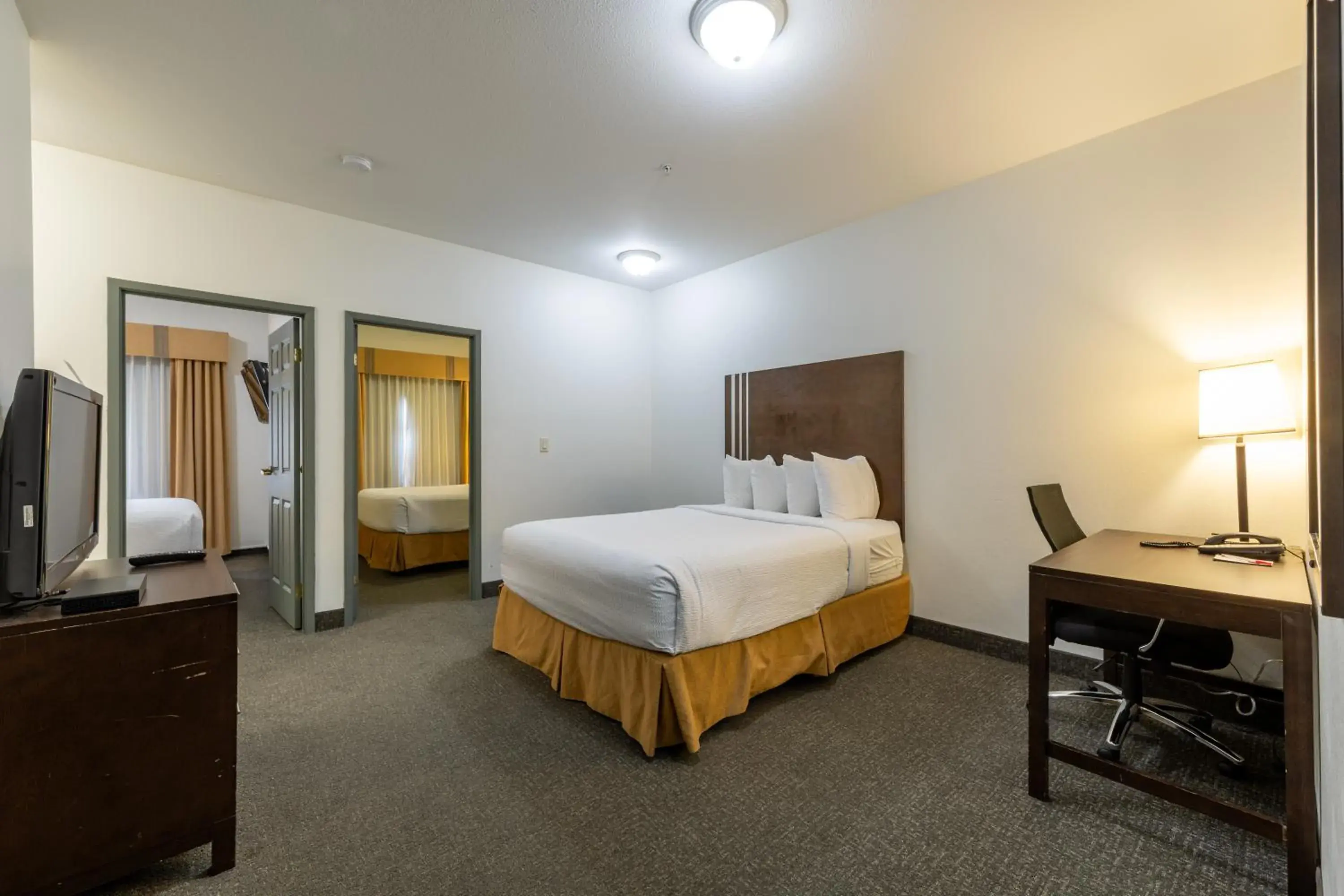 Photo of the whole room, Bed in Ramada Golden Photo of the whole room, Bed in Ramada Golden