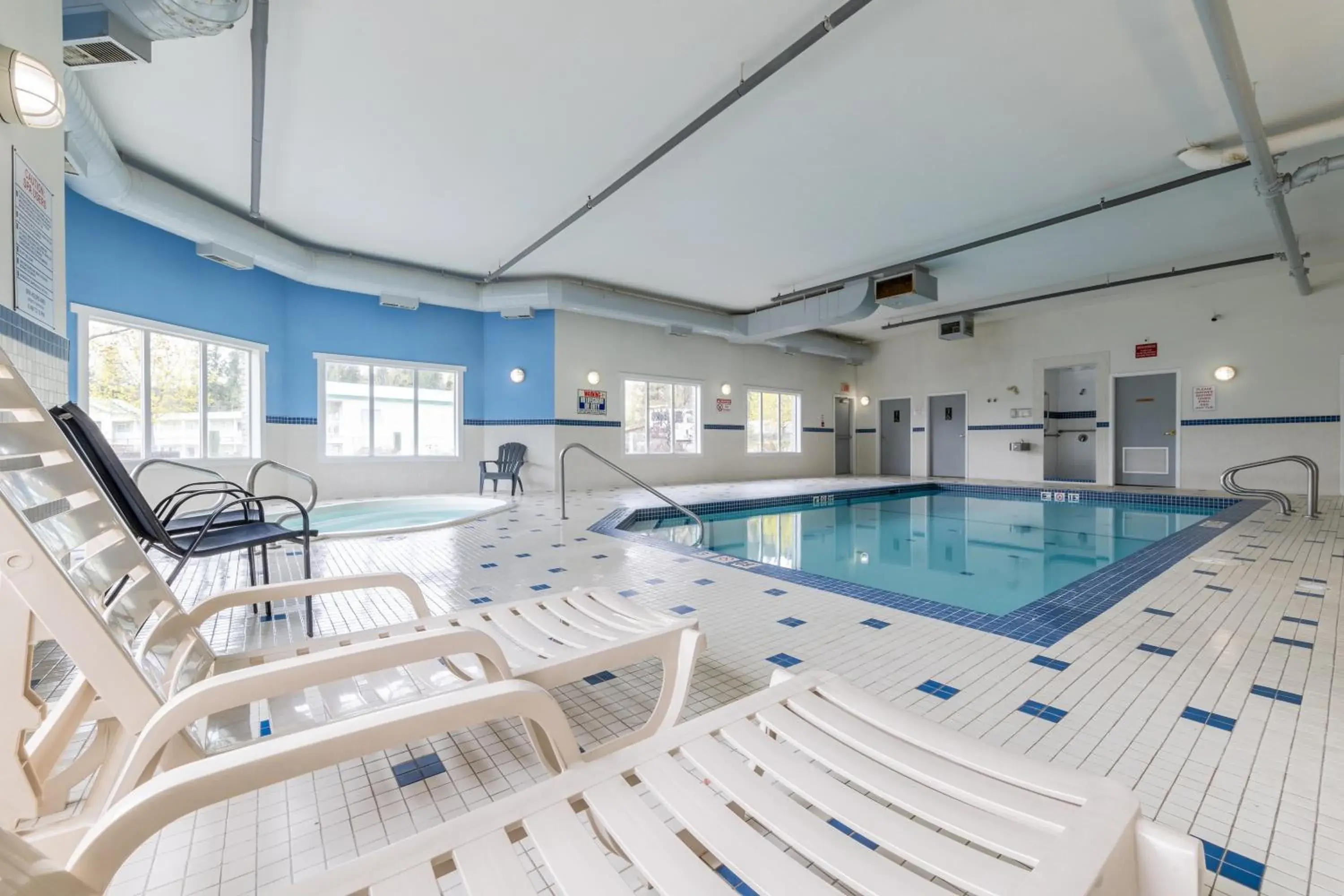 Swimming pool in Ramada Golden Swimming pool in Ramada Golden