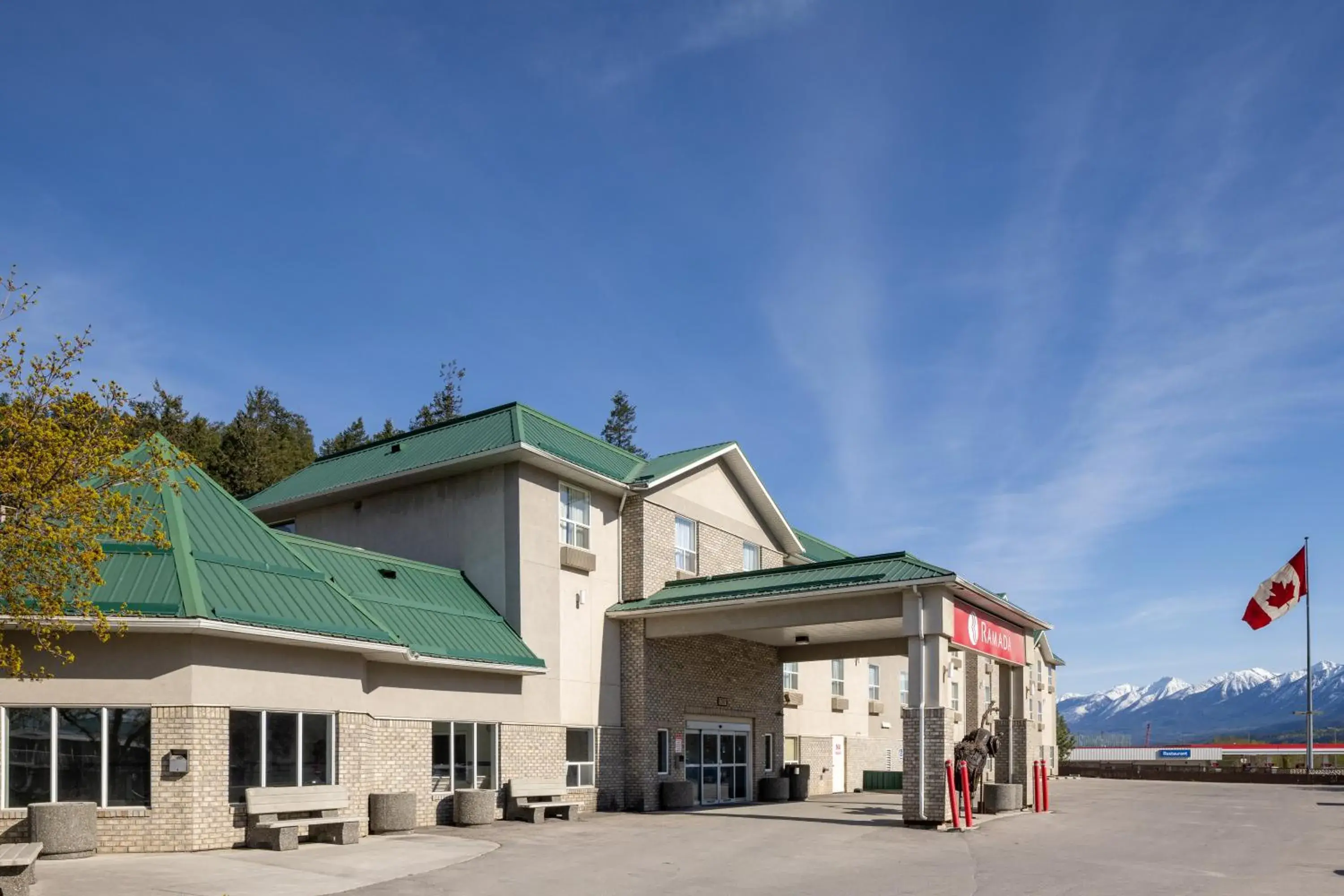 Property building in Ramada Golden Property building in Ramada Golden