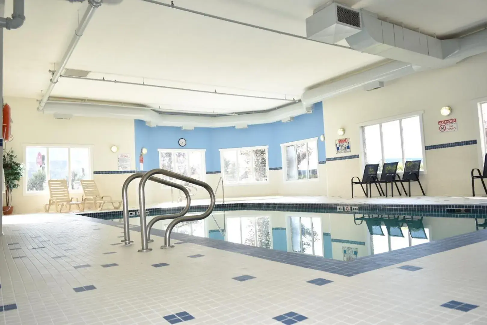 Swimming pool in Ramada Golden Swimming pool in Ramada Golden