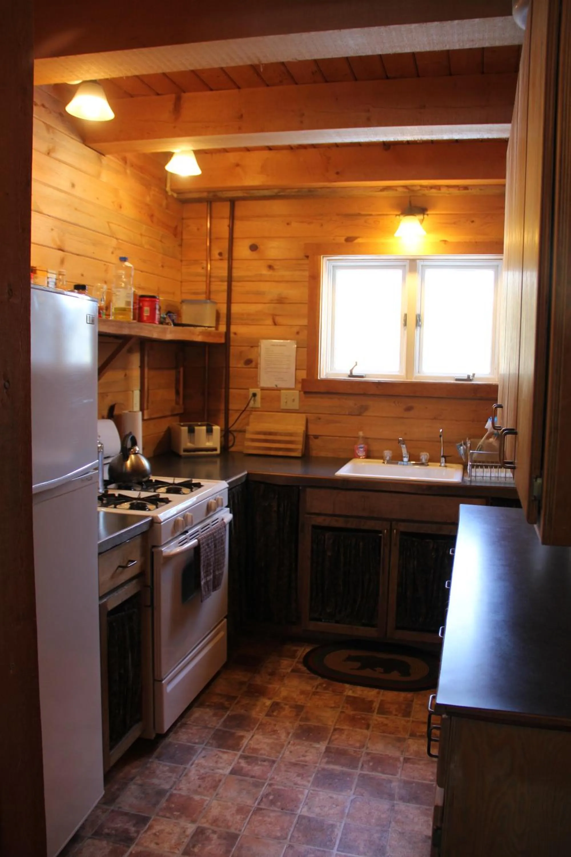 Kitchen or kitchenette in Sugar Loaf Lodge & Cabins