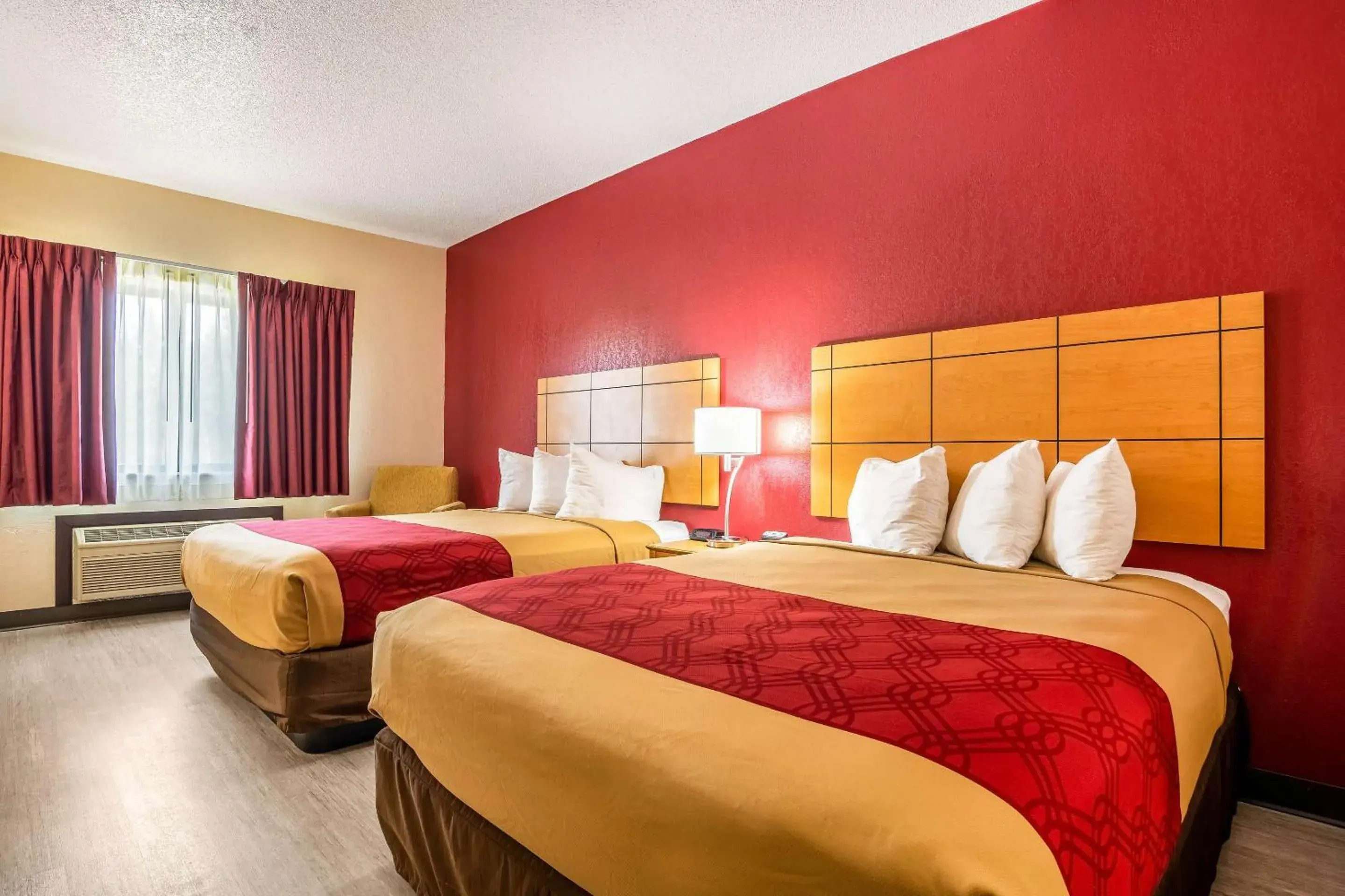 Queen Room with Two Queen Beds - Non-Smoking in Econo Lodge Topeka at Wanamaker Queen Room with Two Queen Beds - Non-Smoking in Econo Lodge Topeka at Wanamaker