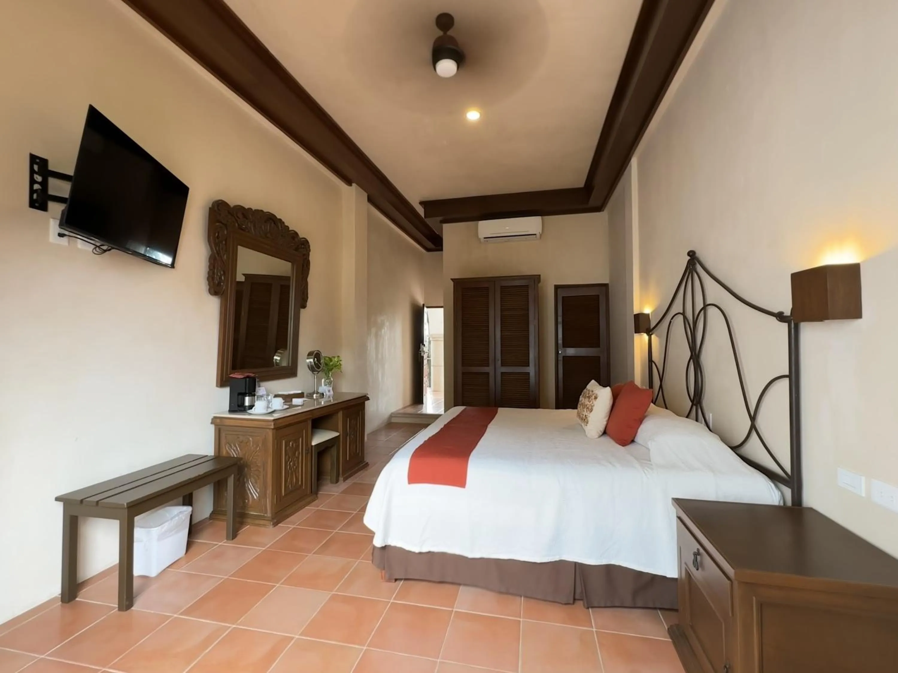 Photo of the whole room, Bed in Hotel Meson del Marques