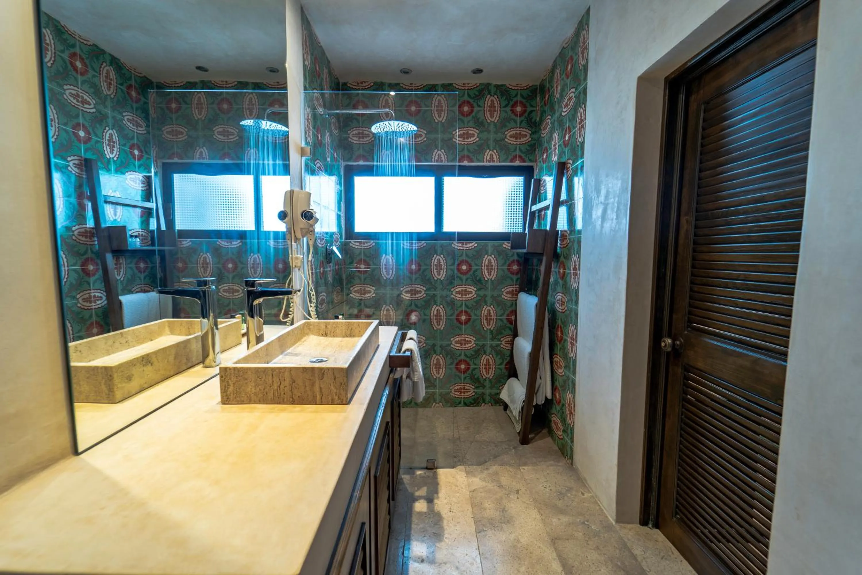 Shower in Hotel Meson del Marques