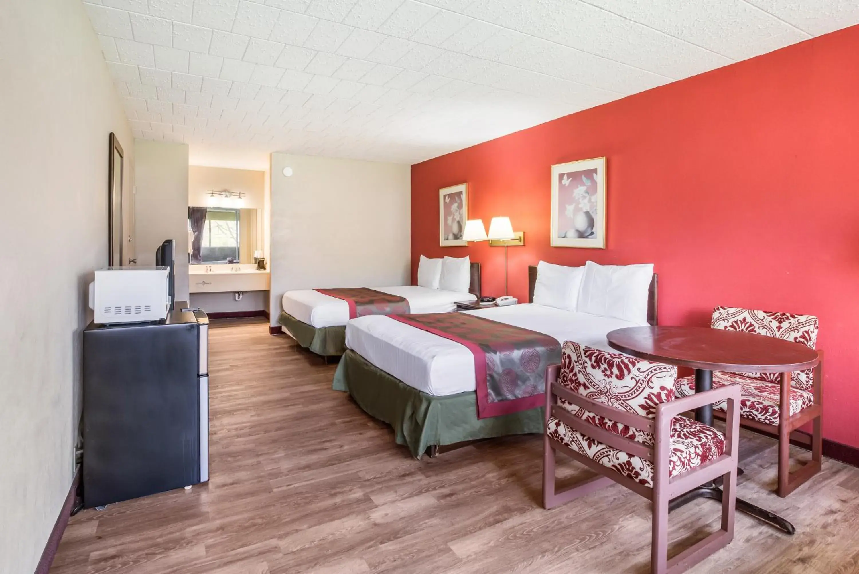 Double Room with Two Double Beds - Non-Smoking in Red Carpet Inn & Suites Double Room with Two Double Beds - Non-Smoking in Red Carpet Inn & Suites