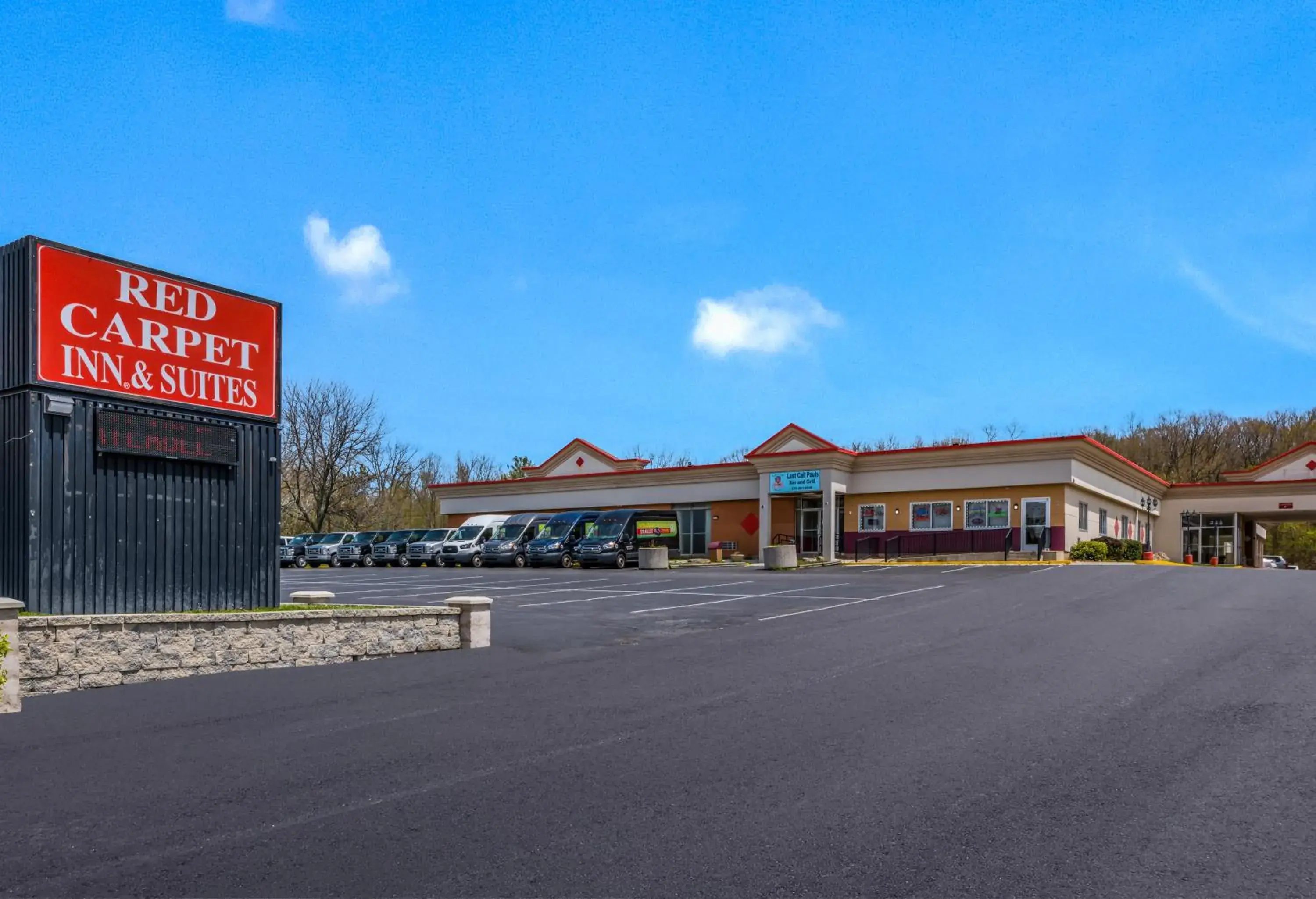 Facade/entrance in Red Carpet Inn & Suites Facade/entrance in Red Carpet Inn & Suites