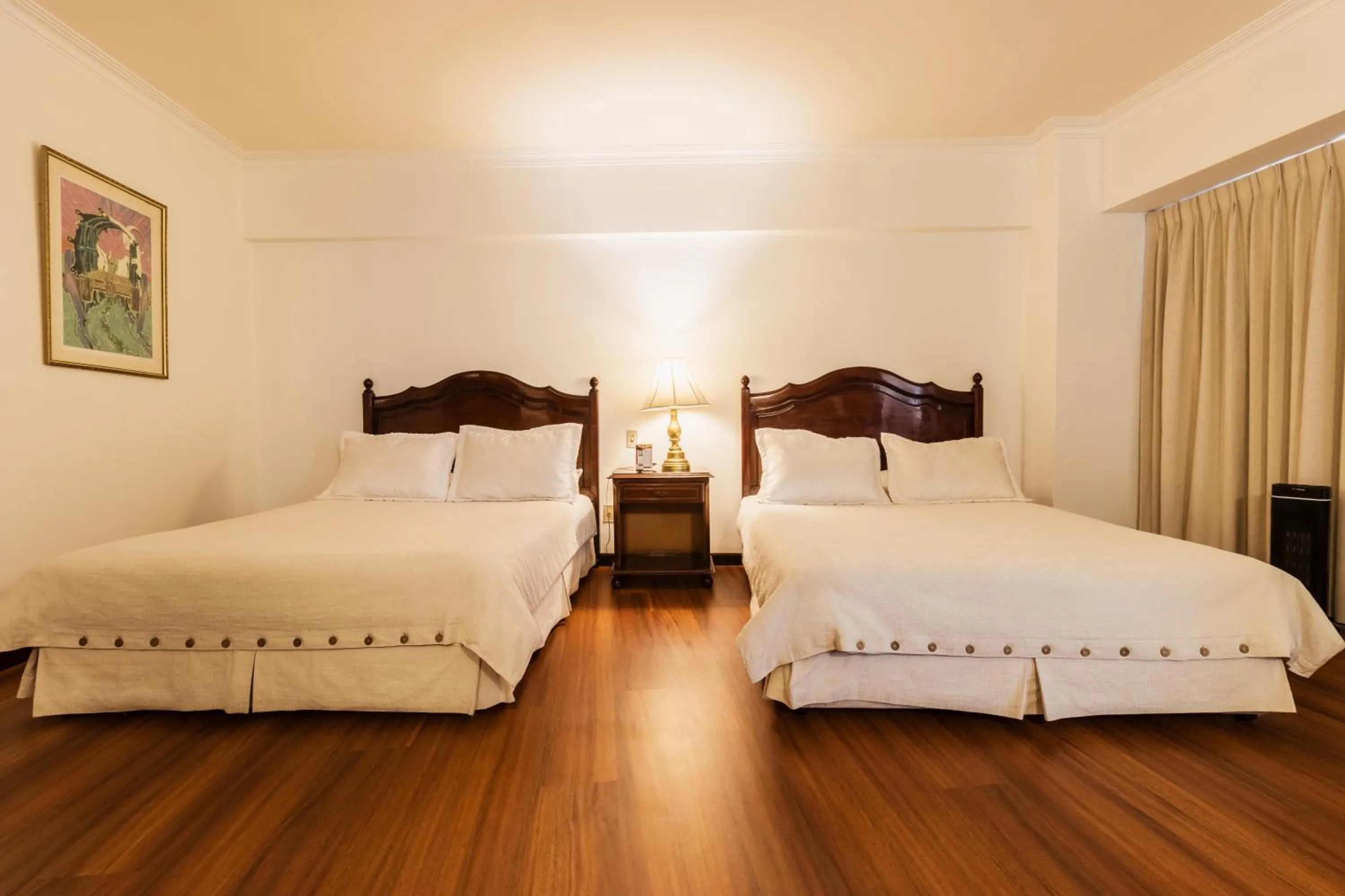 Bedroom, Bed in El Rey Palace Hotel