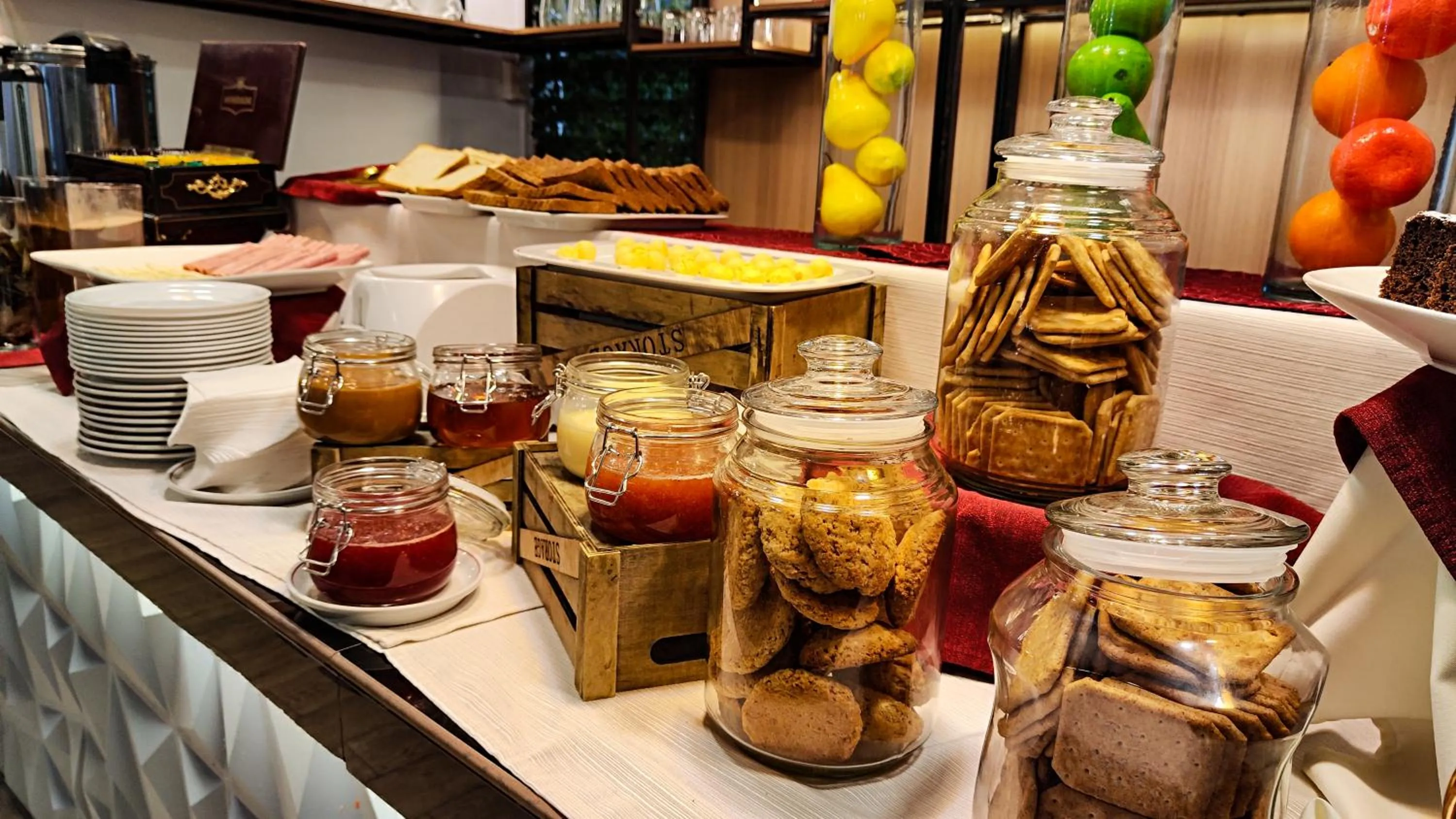 Buffet breakfast in El Rey Palace Hotel