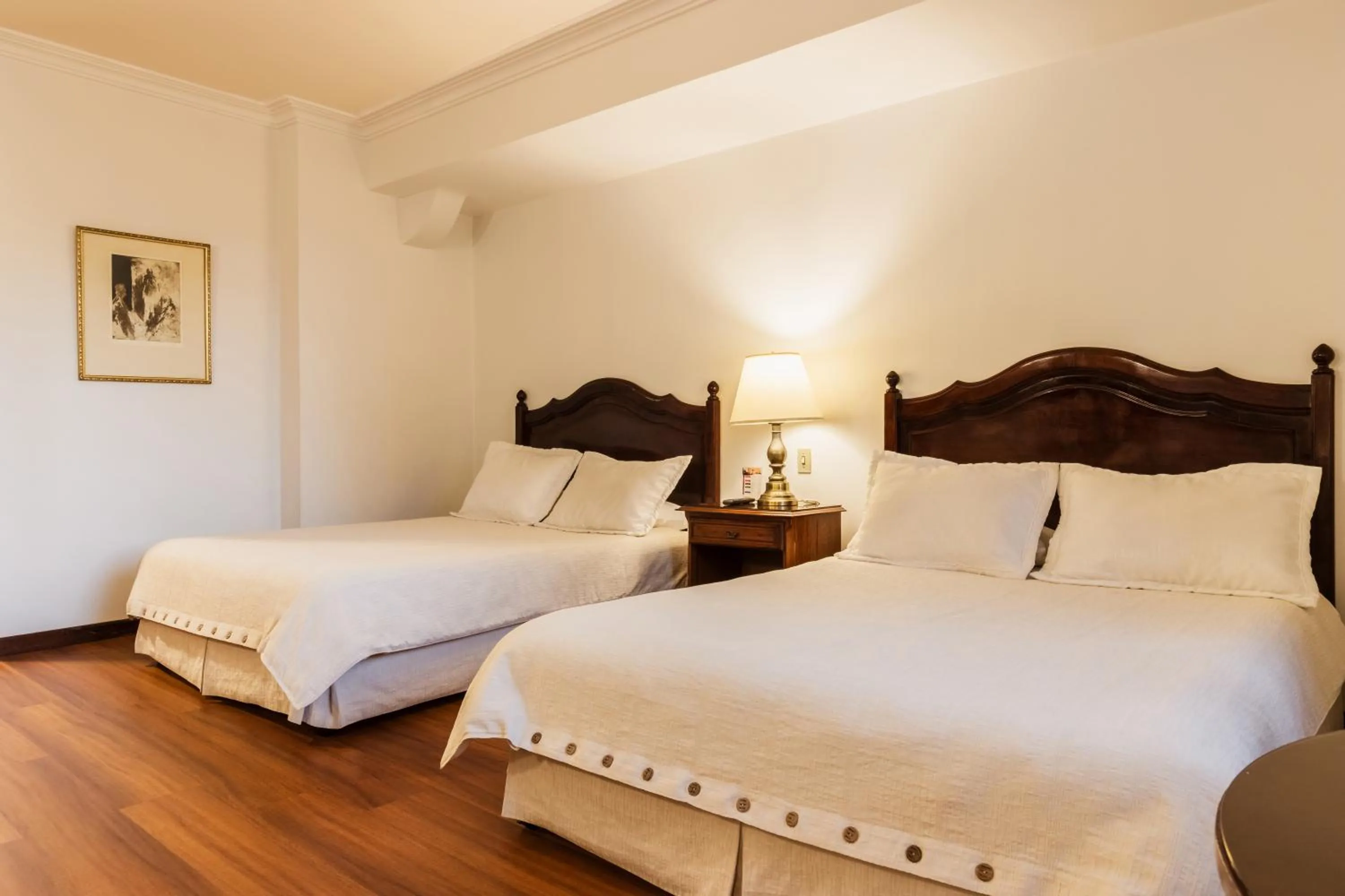 Photo of the whole room, Bed in El Rey Palace Hotel