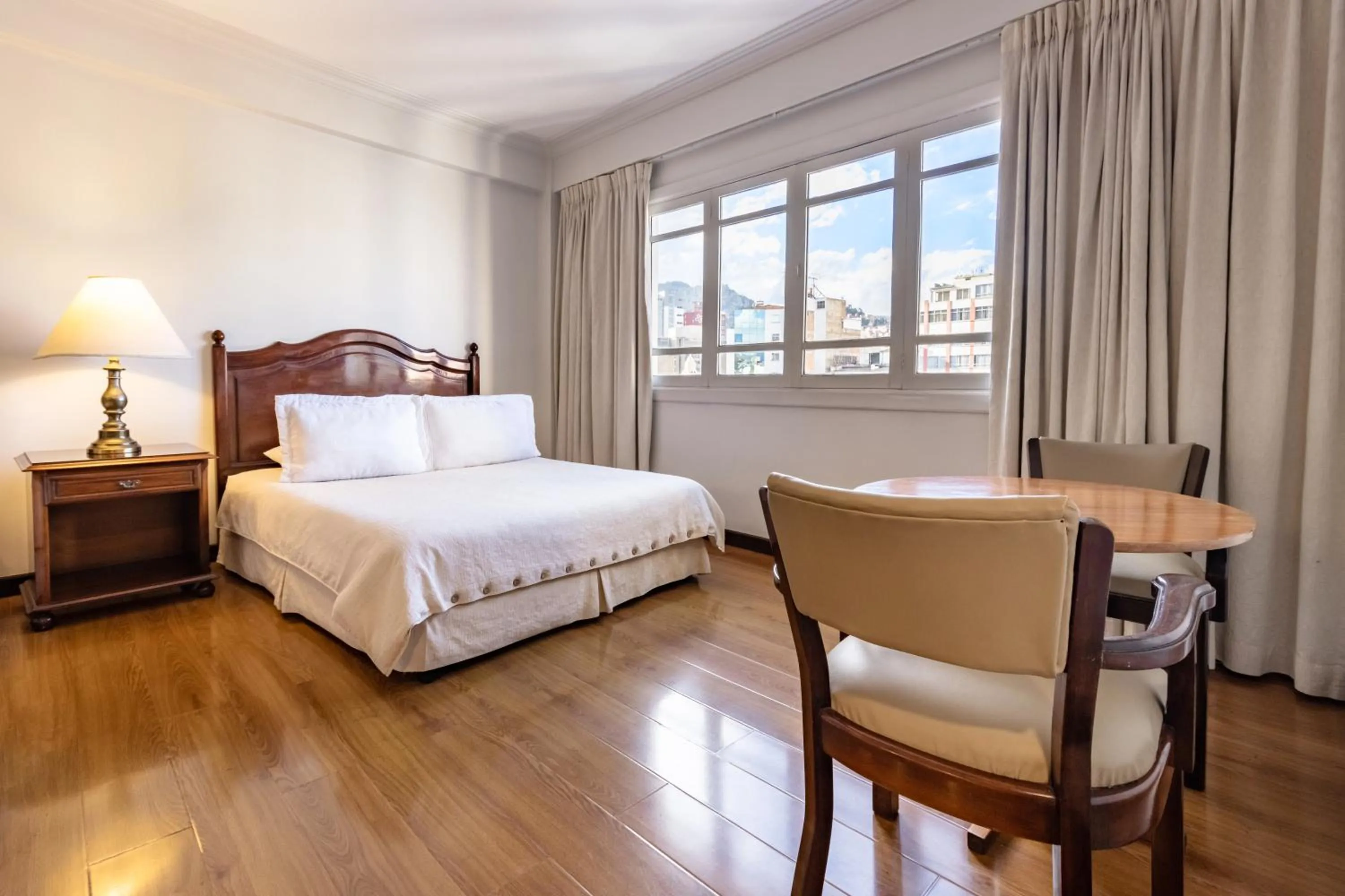 Bedroom, Bed in El Rey Palace Hotel