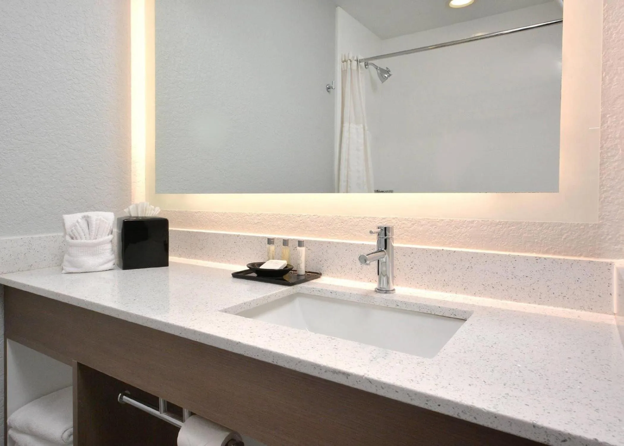 Bedroom in Brookstone Lodge near Biltmore Village, an Ascend Collection Hotel