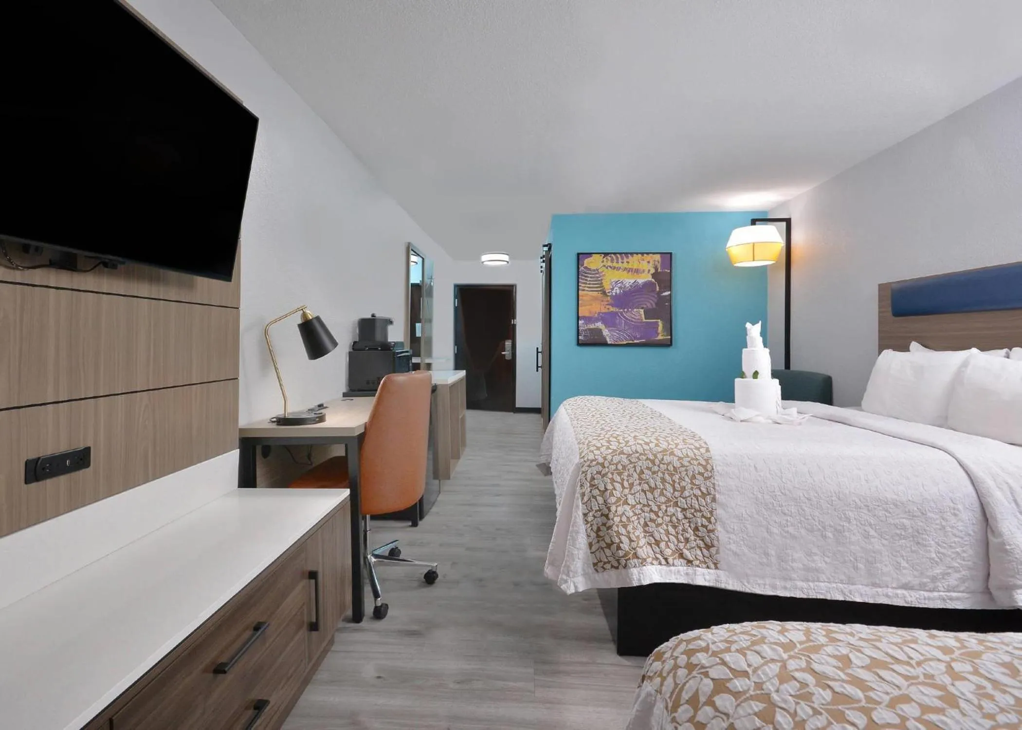 Bedroom, Bed in Brookstone Lodge near Biltmore Village, an Ascend Collection Hotel