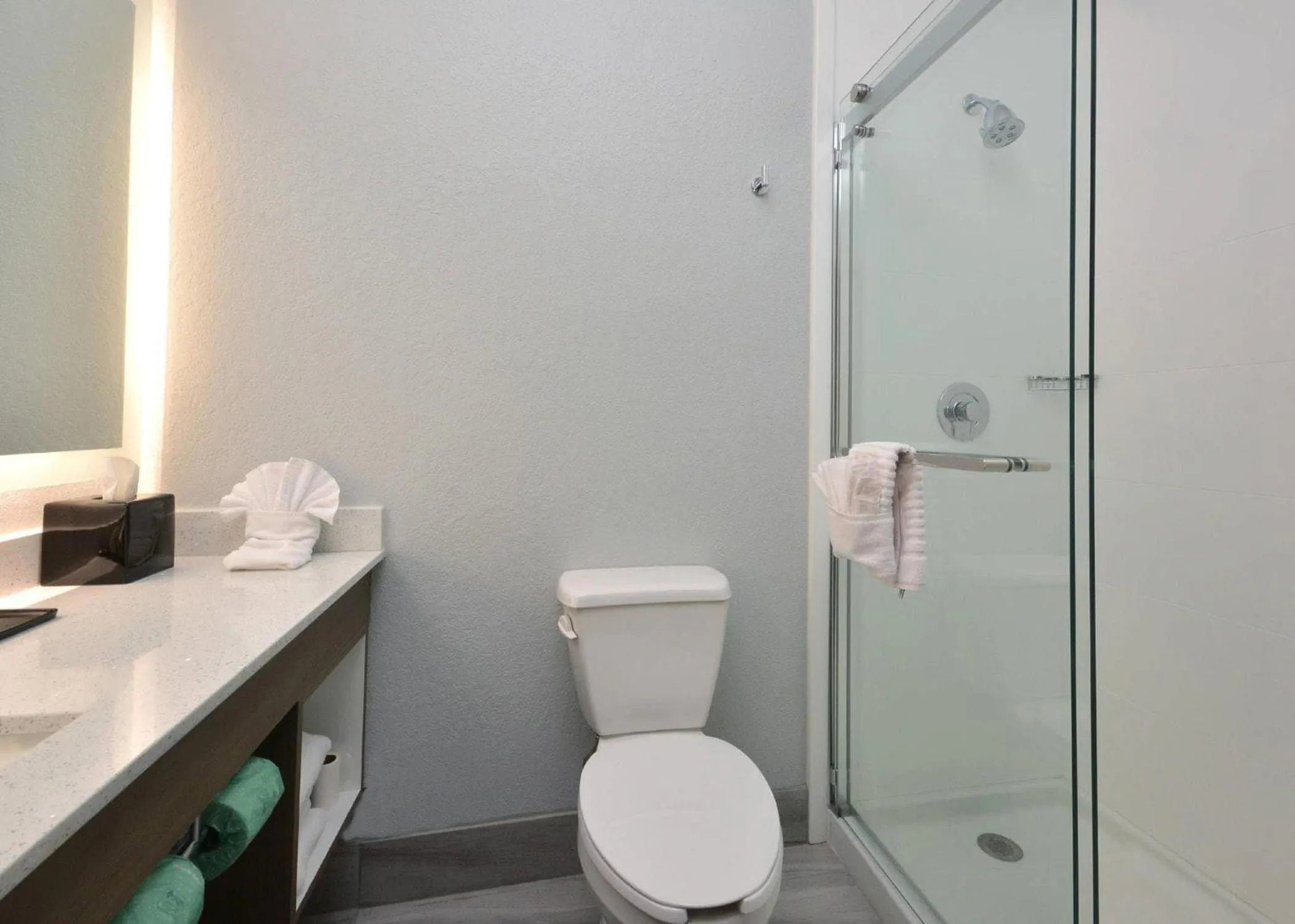 Bedroom in Brookstone Lodge near Biltmore Village, an Ascend Collection Hotel