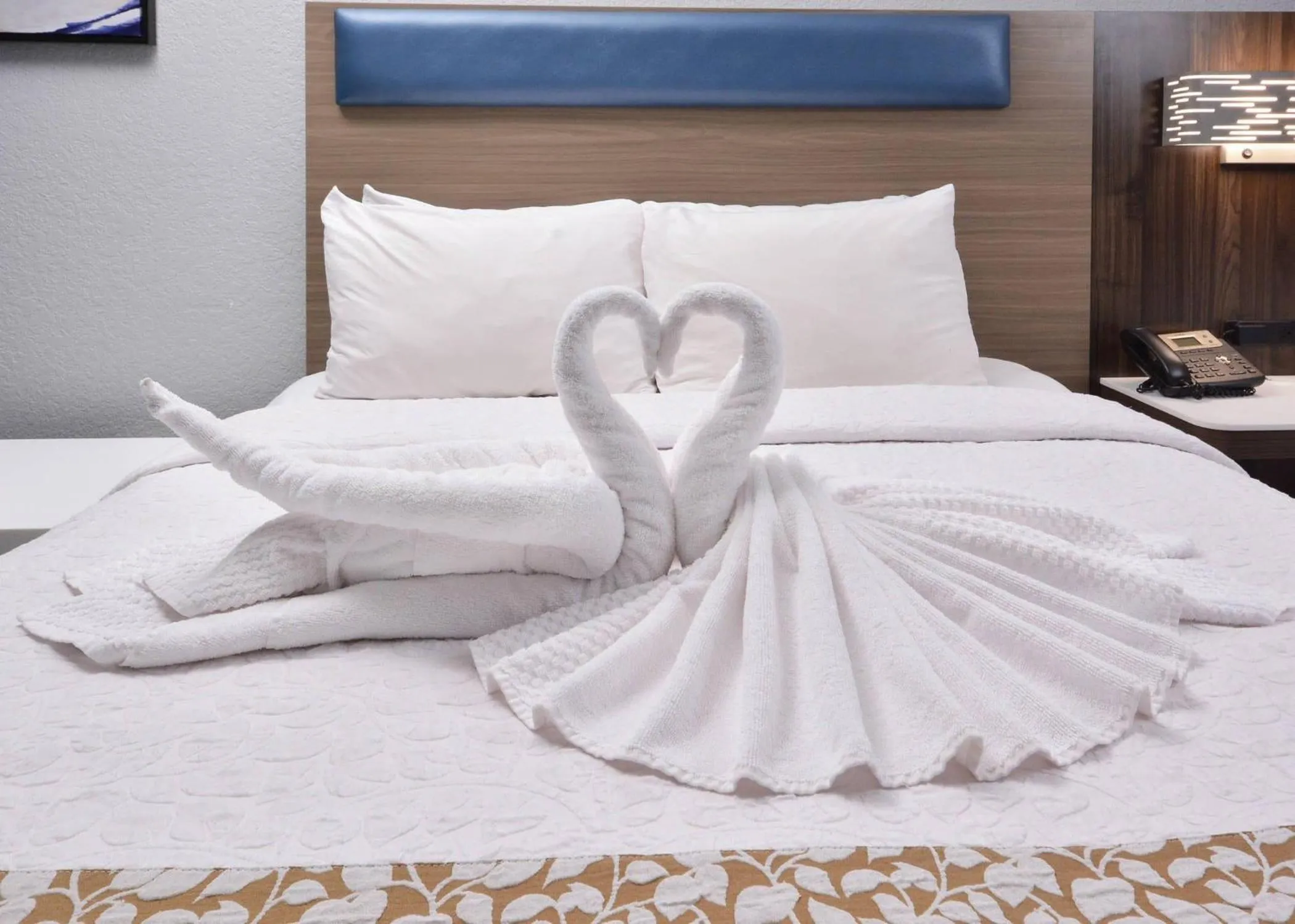 Bedroom, Bed in Brookstone Lodge near Biltmore Village, an Ascend Collection Hotel