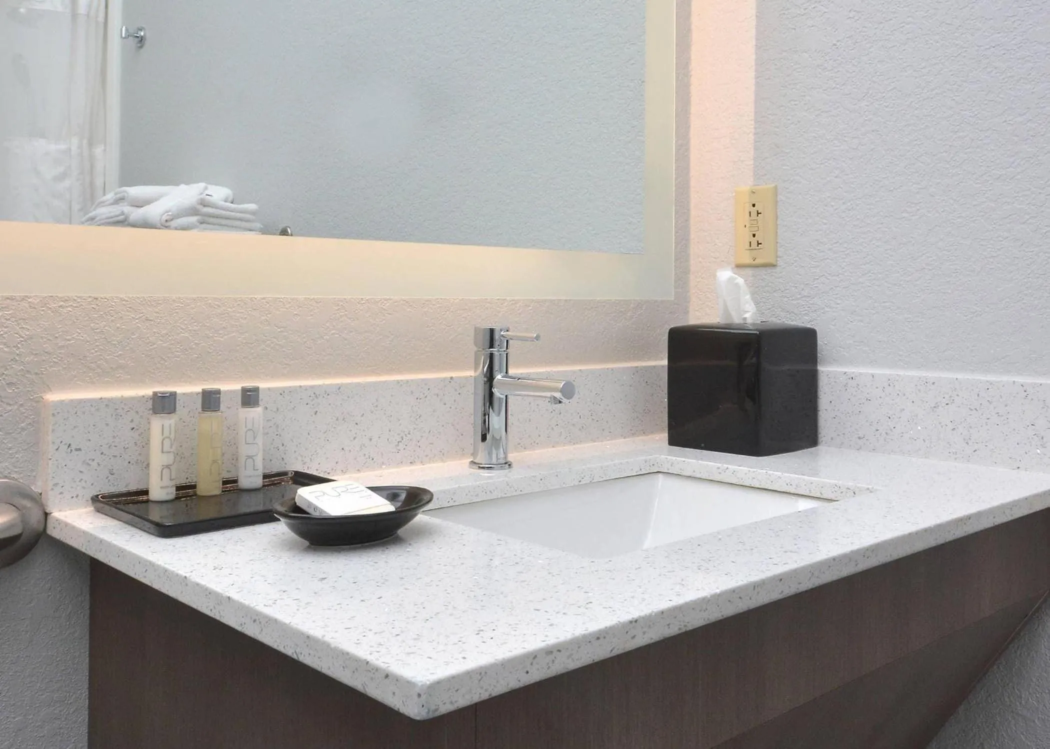 Bedroom in Brookstone Lodge near Biltmore Village, an Ascend Collection Hotel