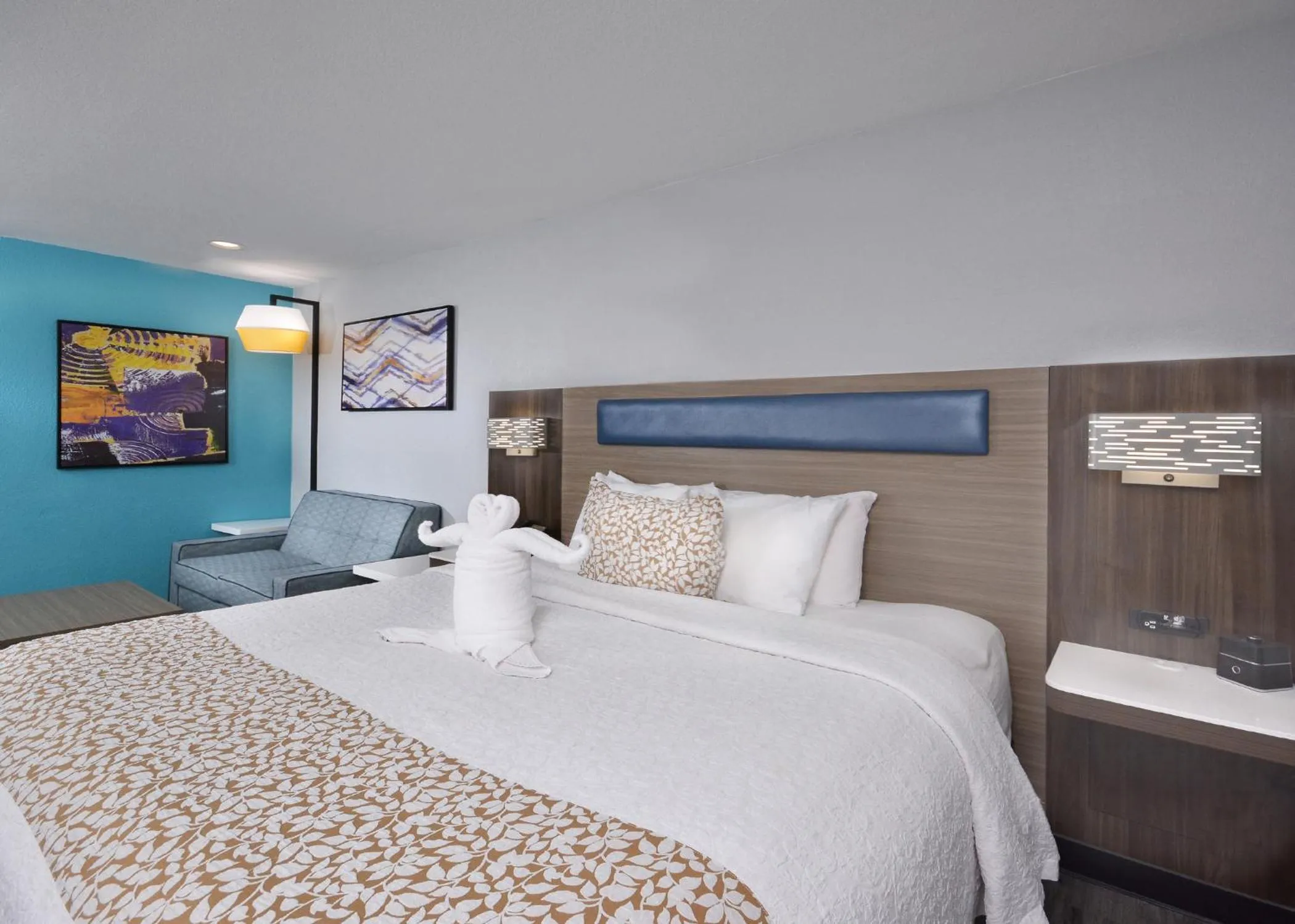 Bed in Brookstone Lodge near Biltmore Village, an Ascend Collection Hotel