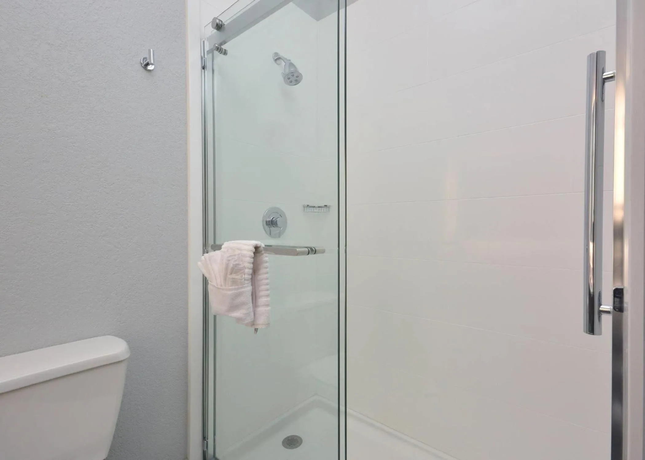 Bedroom in Brookstone Lodge near Biltmore Village, an Ascend Collection Hotel