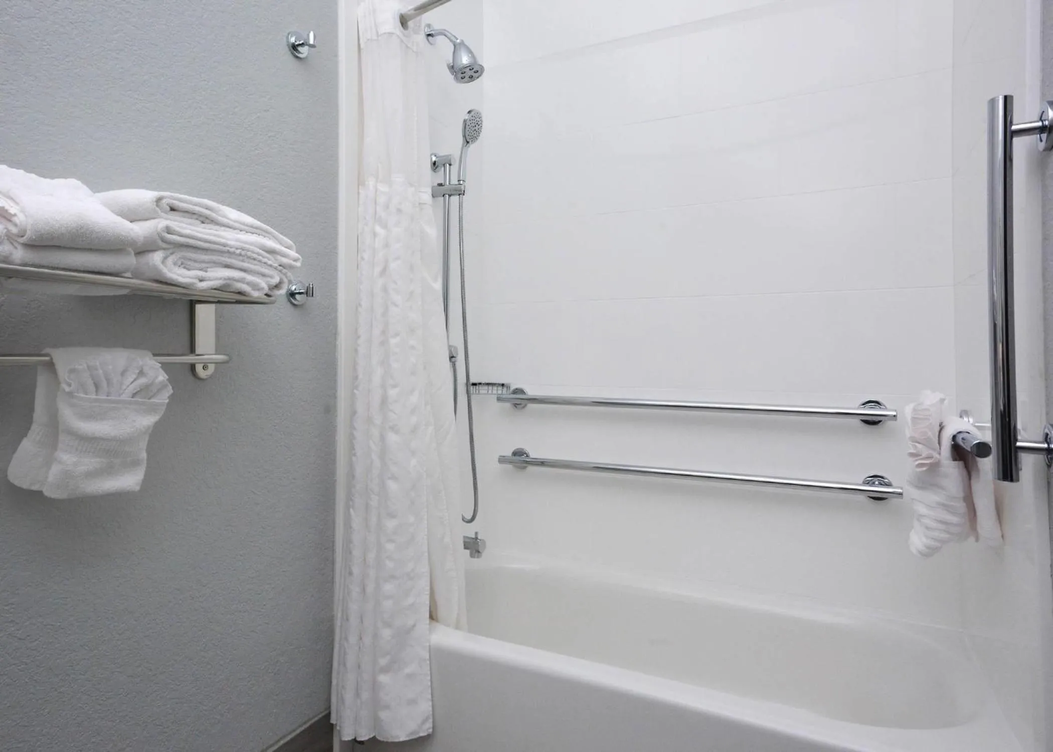 Bedroom in Brookstone Lodge near Biltmore Village, an Ascend Collection Hotel