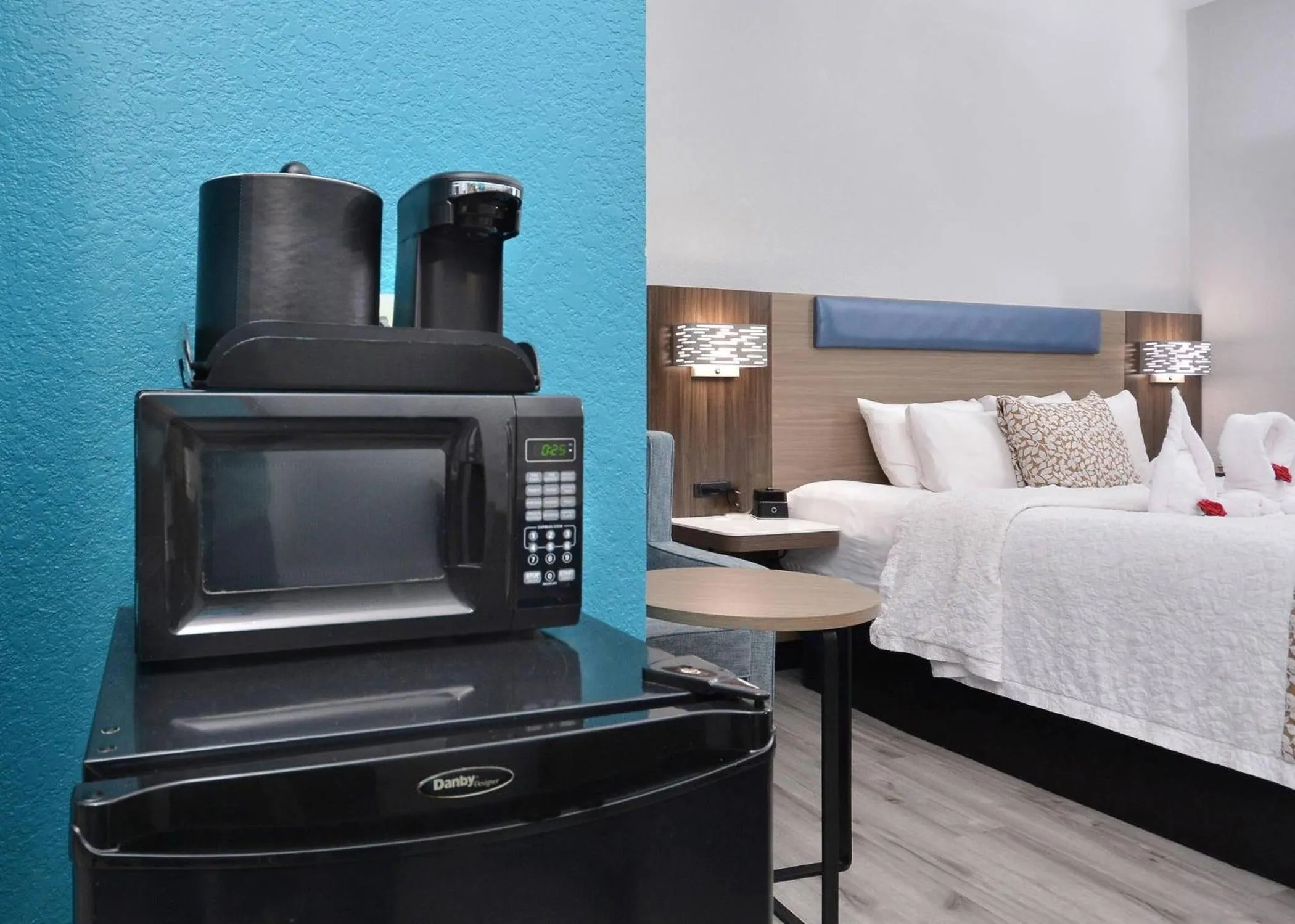 Bedroom, Bed in Brookstone Lodge near Biltmore Village, an Ascend Collection Hotel