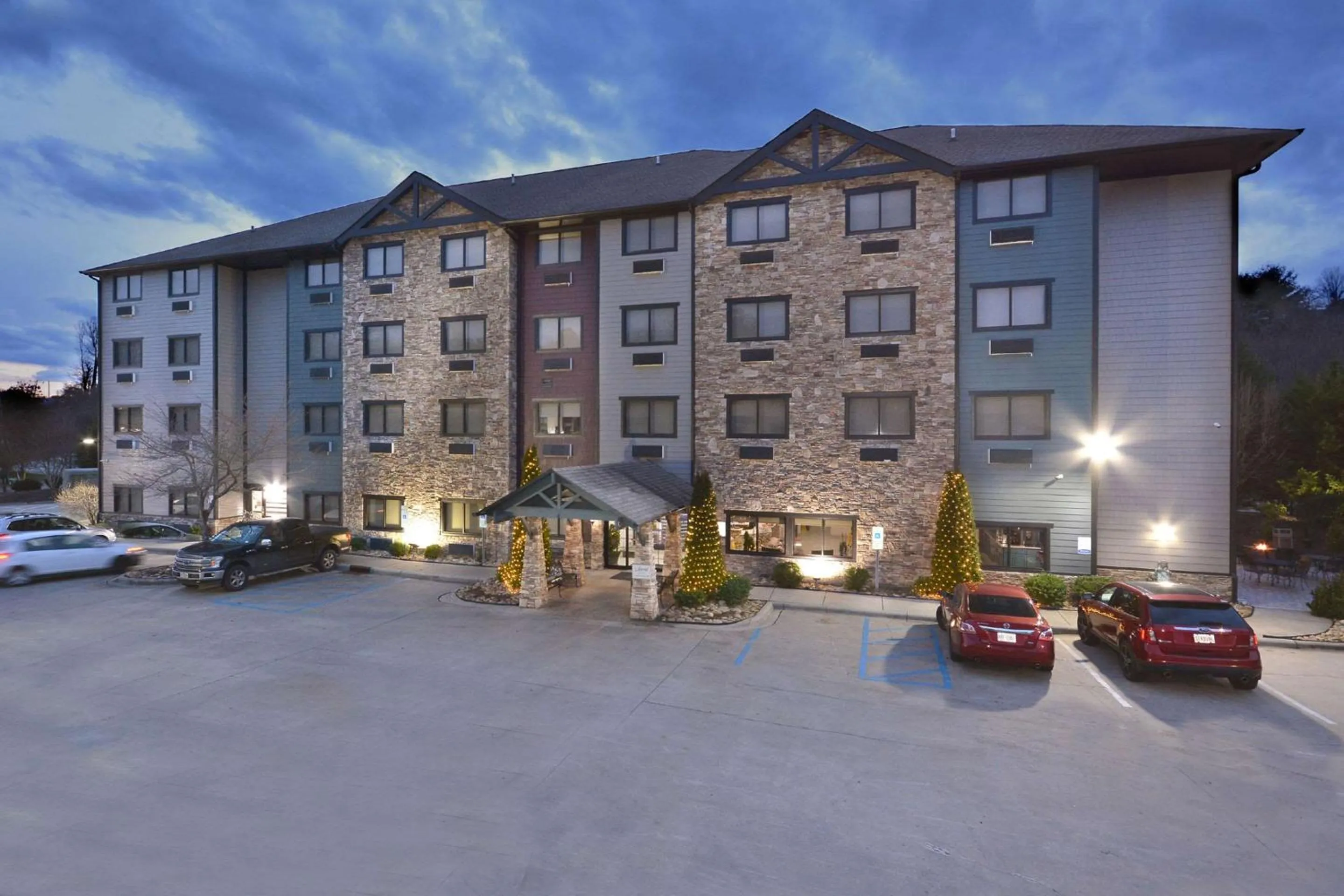 Property building in Brookstone Lodge near Biltmore Village, an Ascend Collection Hotel