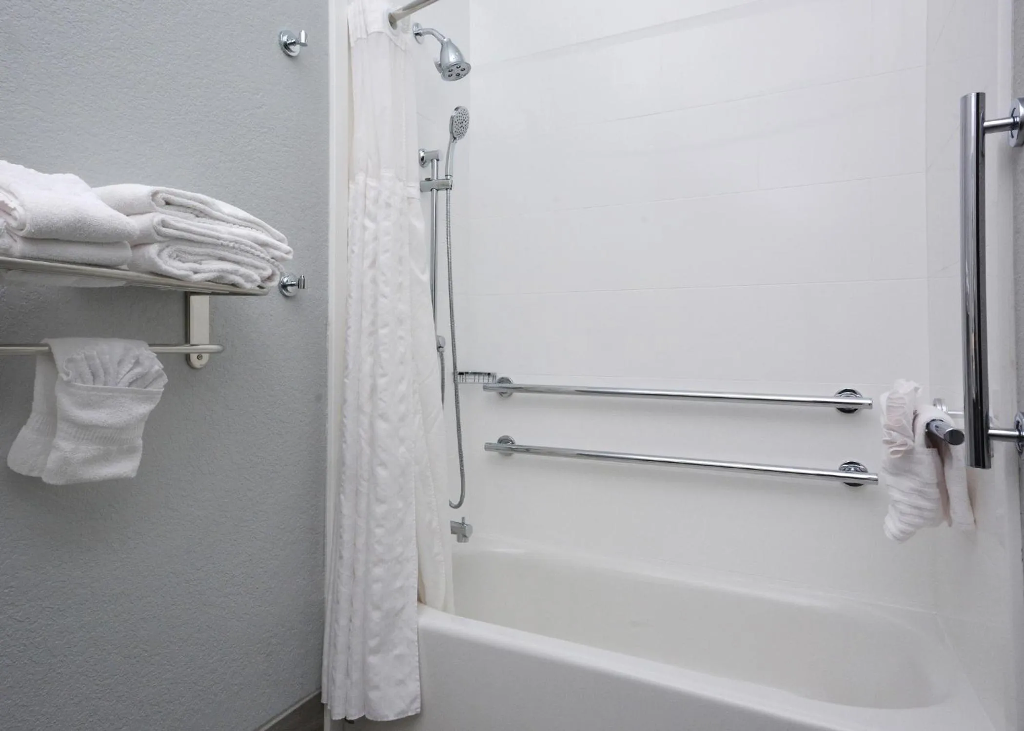 Bath in Brookstone Lodge near Biltmore Village, an Ascend Collection Hotel