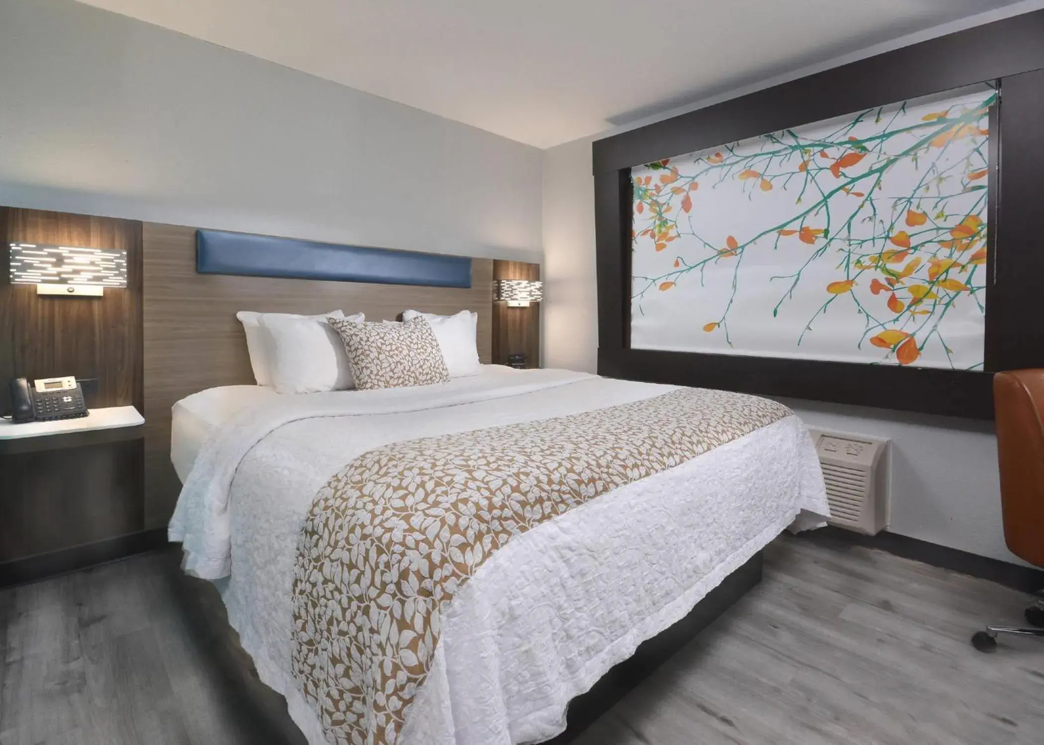 King Room - Non-Smoking in Brookstone Lodge near Biltmore Village, an Ascend Collection Hotel King Room - Non-Smoking in Brookstone Lodge near Biltmore Village, an Ascend Collection Hotel