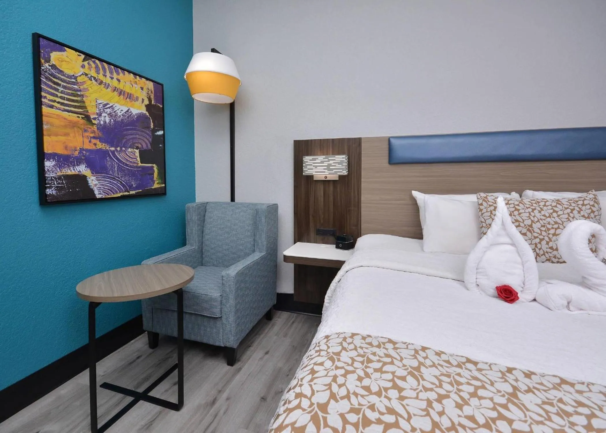 Bedroom, Bed in Brookstone Lodge near Biltmore Village, an Ascend Collection Hotel